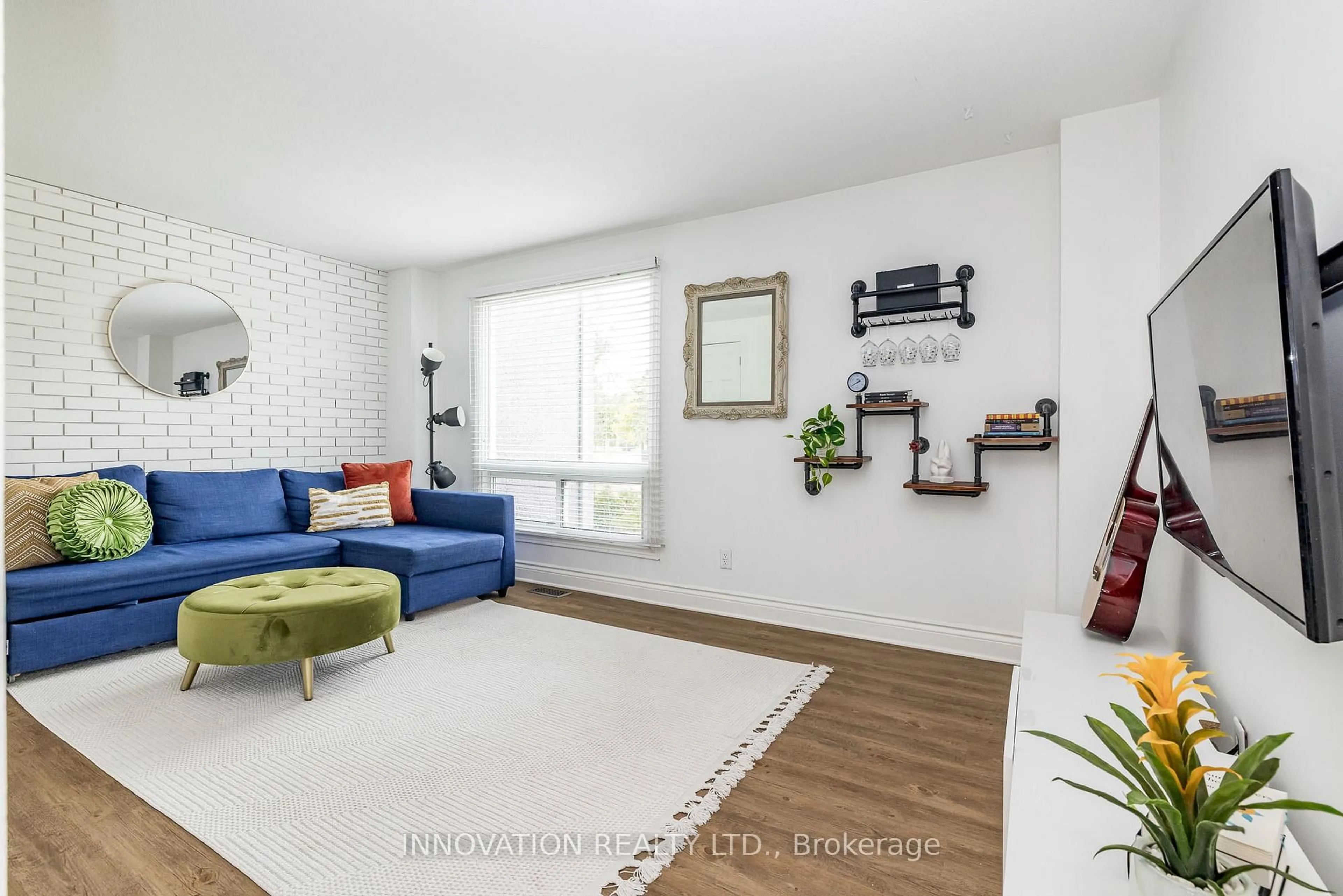 Living room with furniture, unknown for 274 Woodfield Dr, Ottawa Ontario K2G 3W9