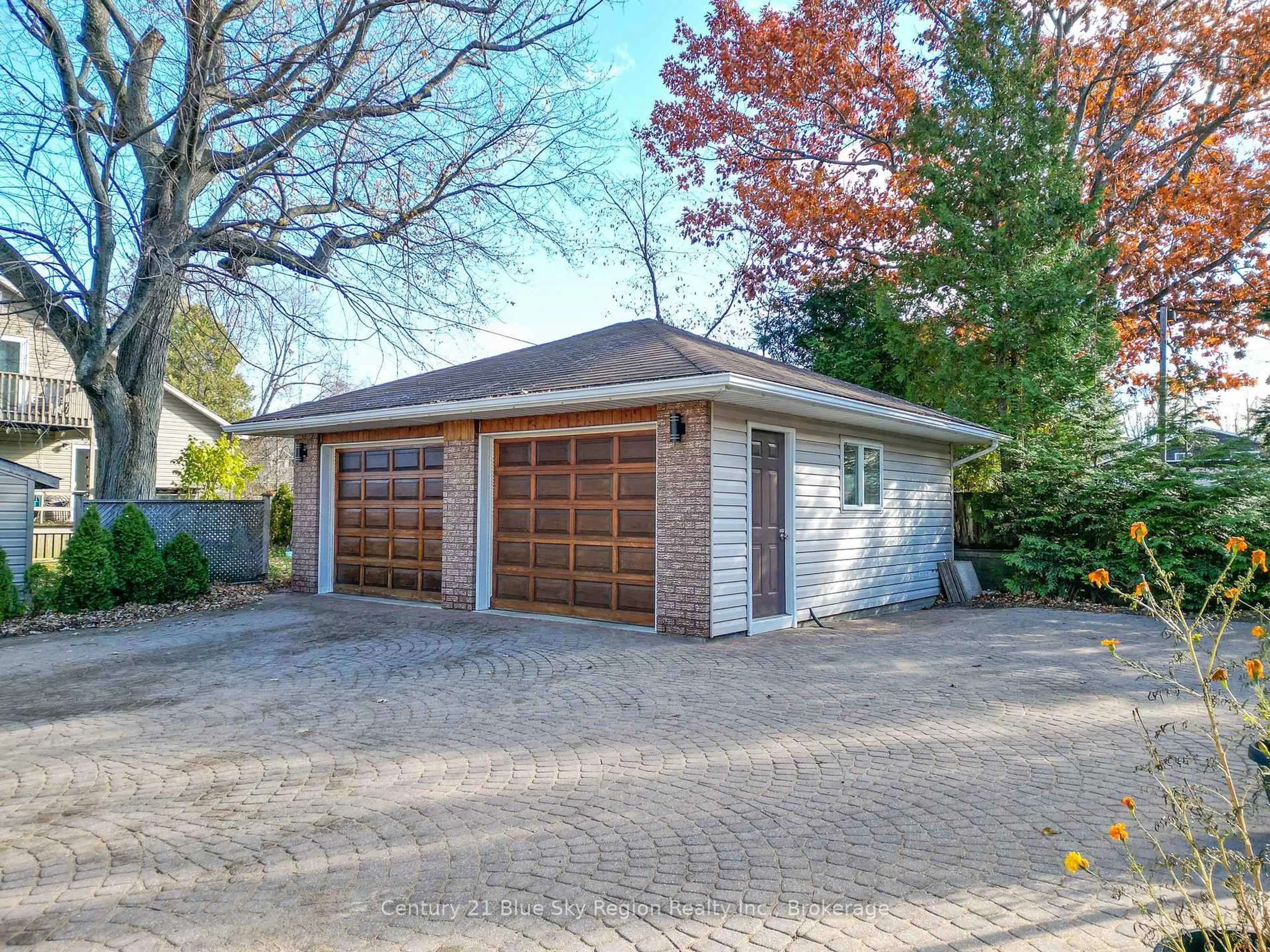 Indoor garage for 87B Campbell Ave, North Bay Ontario P1A 1V7