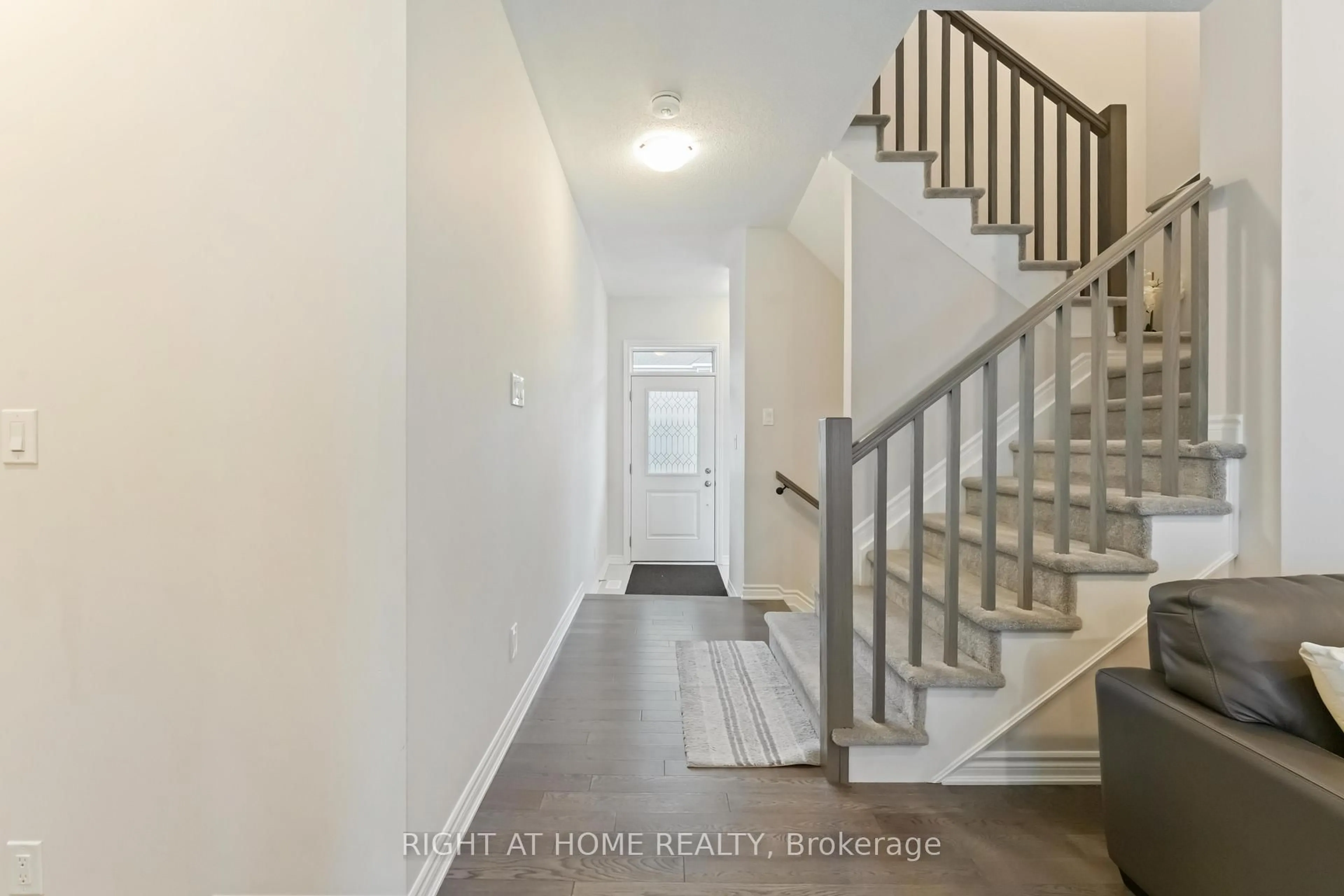 Indoor entryway for 46 Focality Cres, Ottawa Ontario K2J 6W7