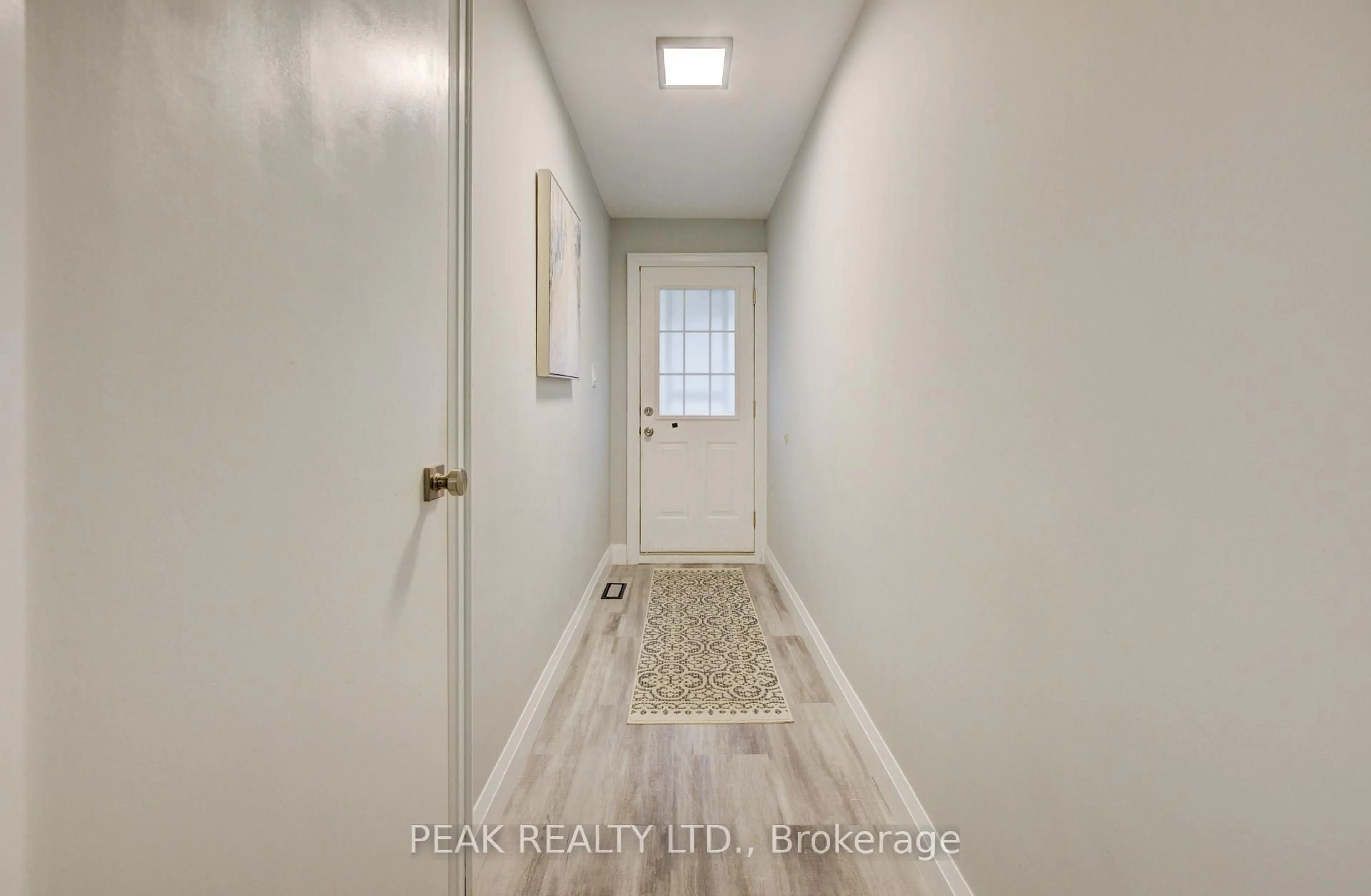 Indoor entryway for 513 Weber St #E, Waterloo Ontario N2L 4G1