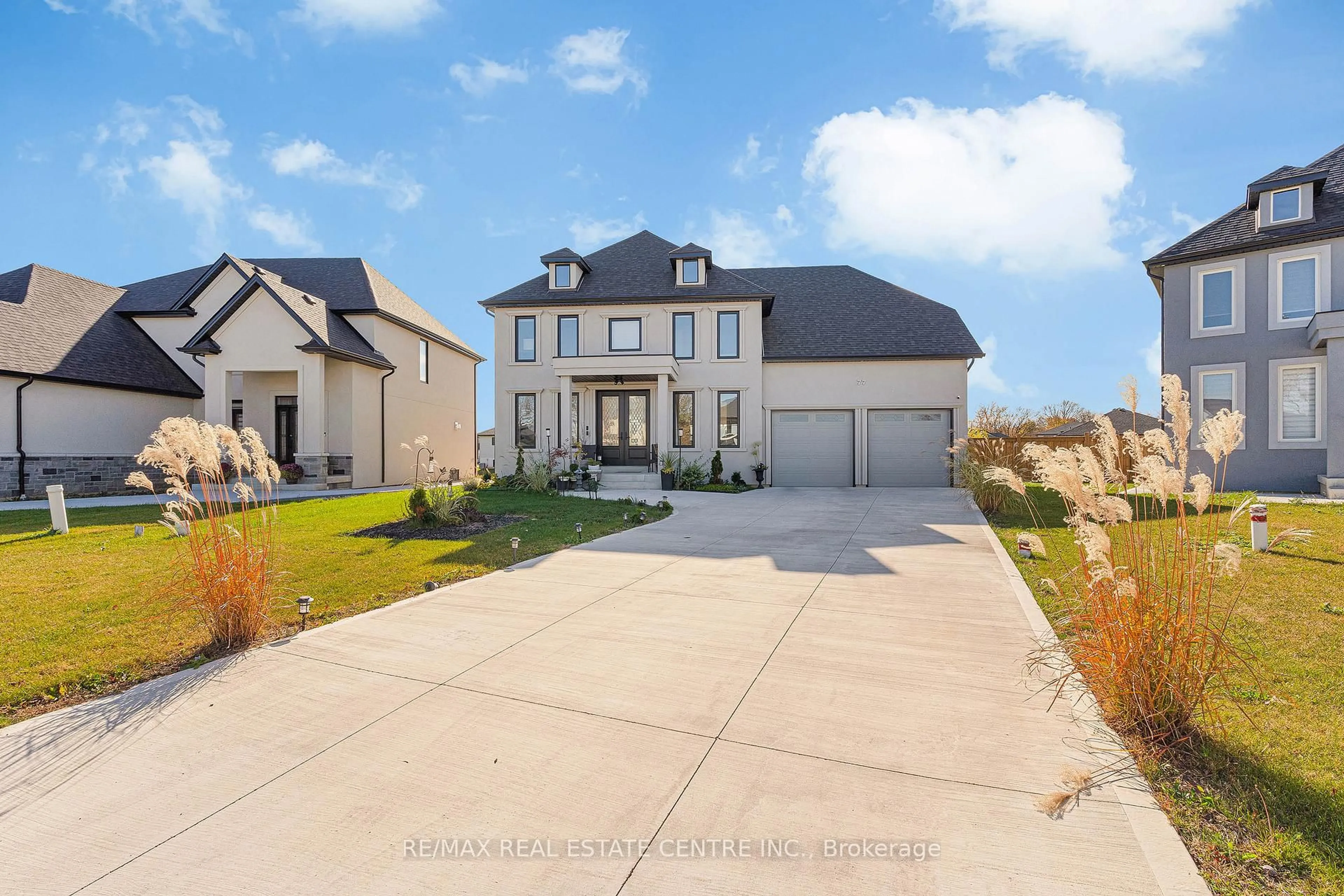 A pic from outside/outdoor area/front of a property/back of a property/a pic from drone, street for 77 Noble Crt, Amherstburg Ontario N9V 0G8