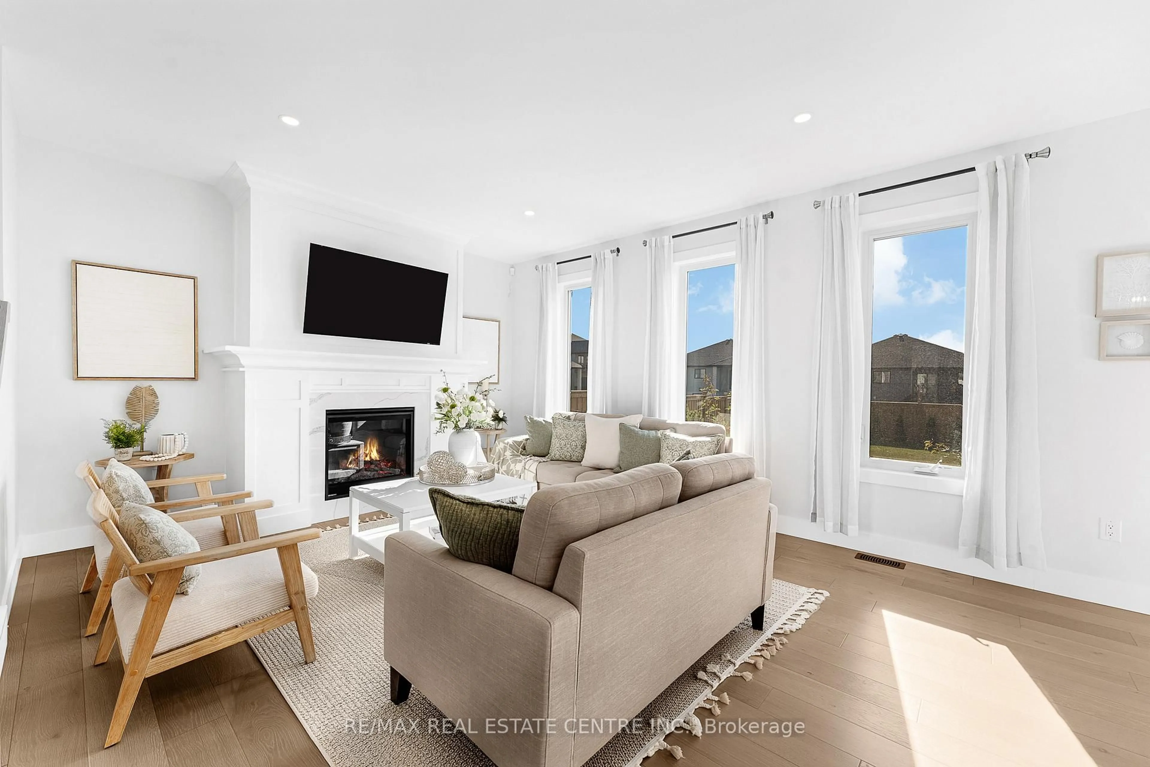 Living room with furniture, unknown for 77 Noble Crt, Amherstburg Ontario N9V 0G8