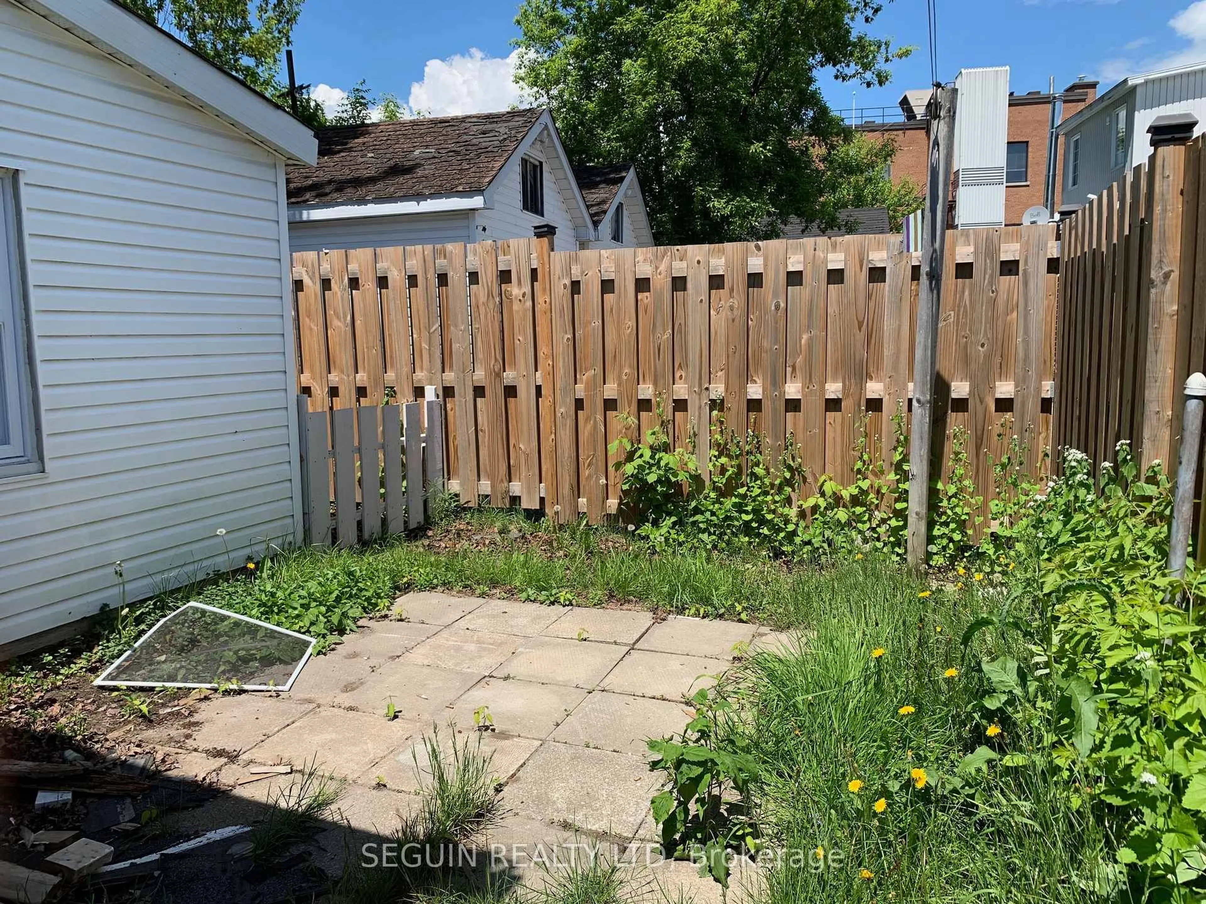 Patio, street for 223-225 Higginson St, Hawkesbury Ontario K6A 1G6