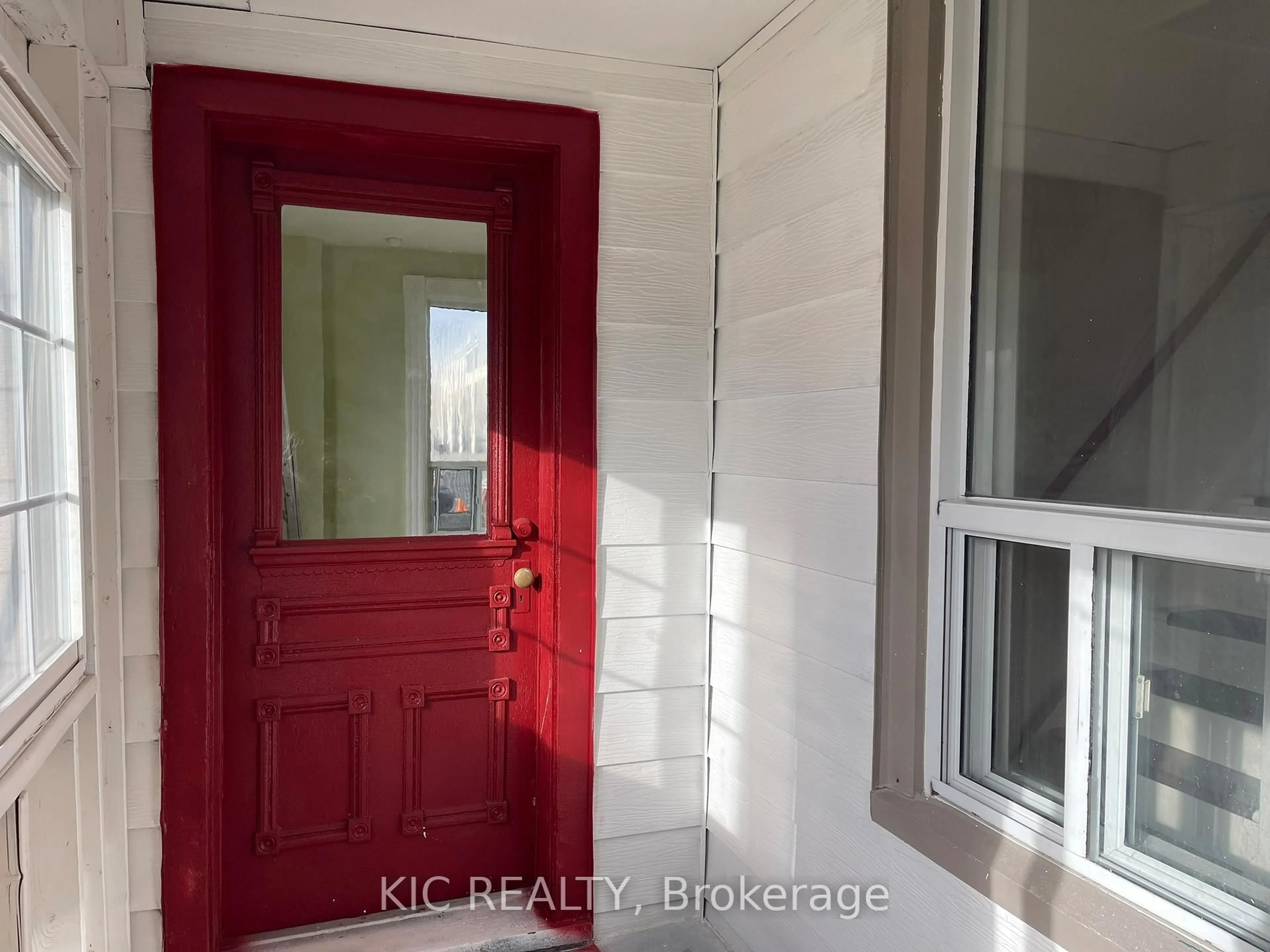 Indoor entryway for 35 Ottawa St, Havelock-Belmont-Methuen Ontario K0L 1Z0