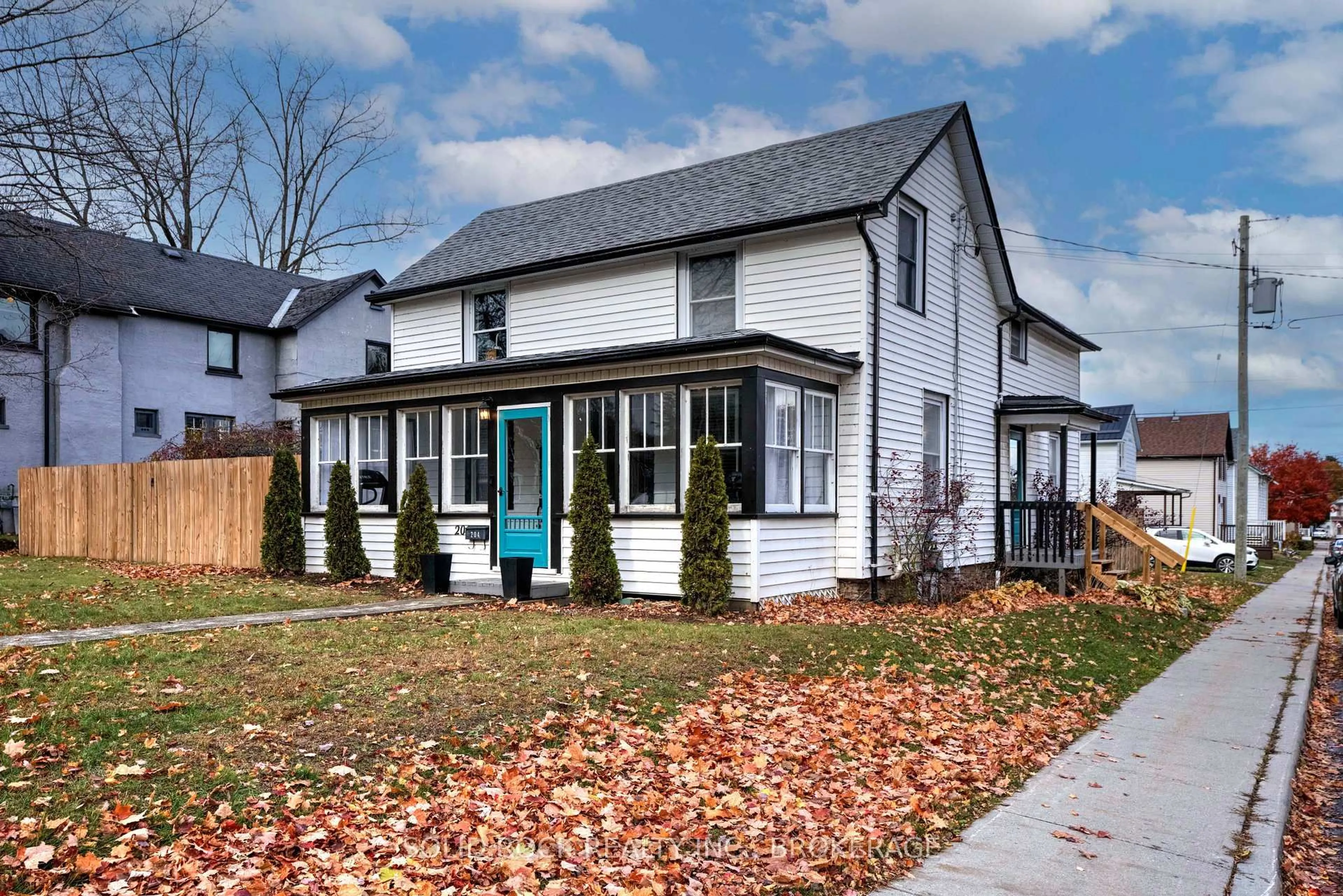 Home with vinyl exterior material, street for 204 King St, Gananoque Ontario K7G 2G6