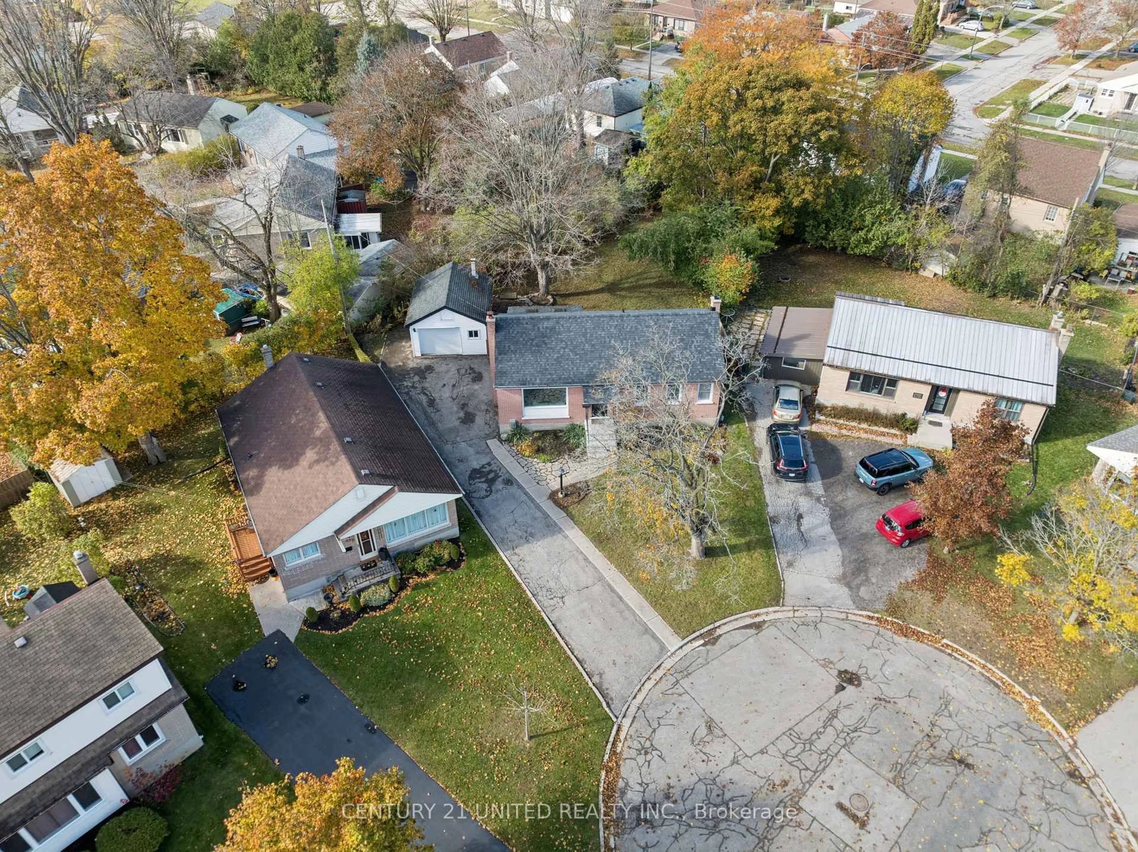 A pic from outside/outdoor area/front of a property/back of a property/a pic from drone, street for 821 Schneider Pl, Peterborough Ontario K9H 5S6