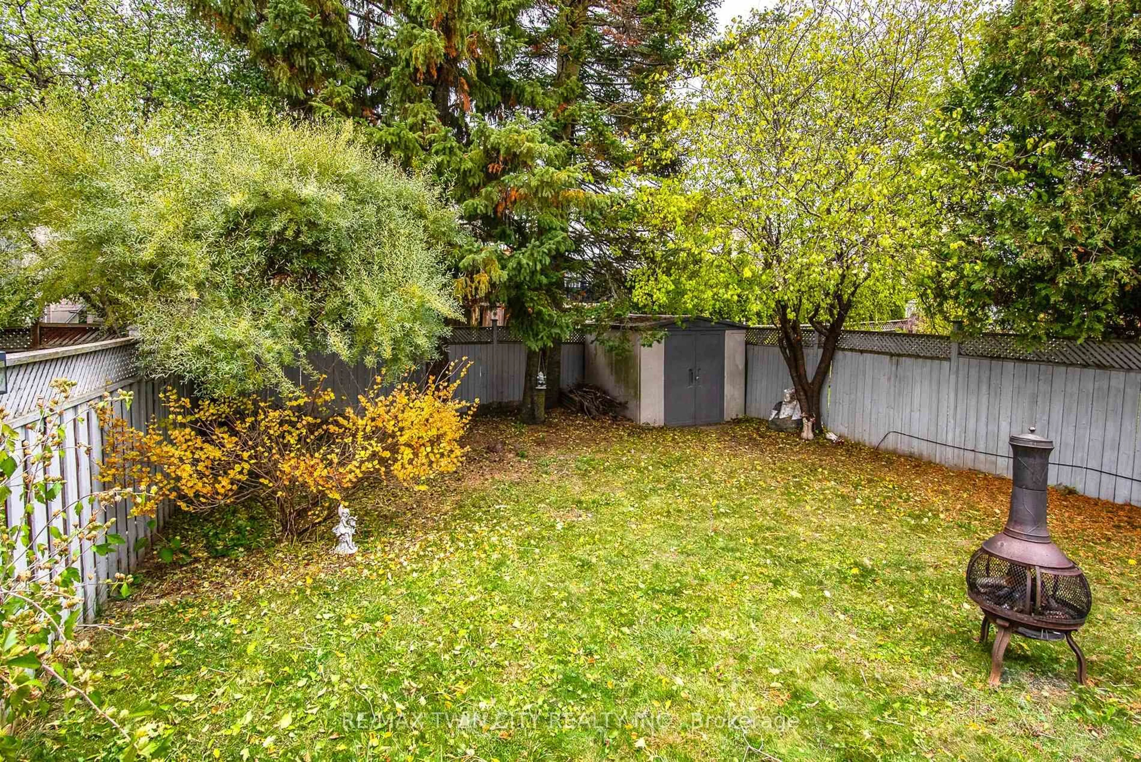 Patio, forest/trees view for 94 Macatee Pl, Cambridge Ontario N1R 6Z8