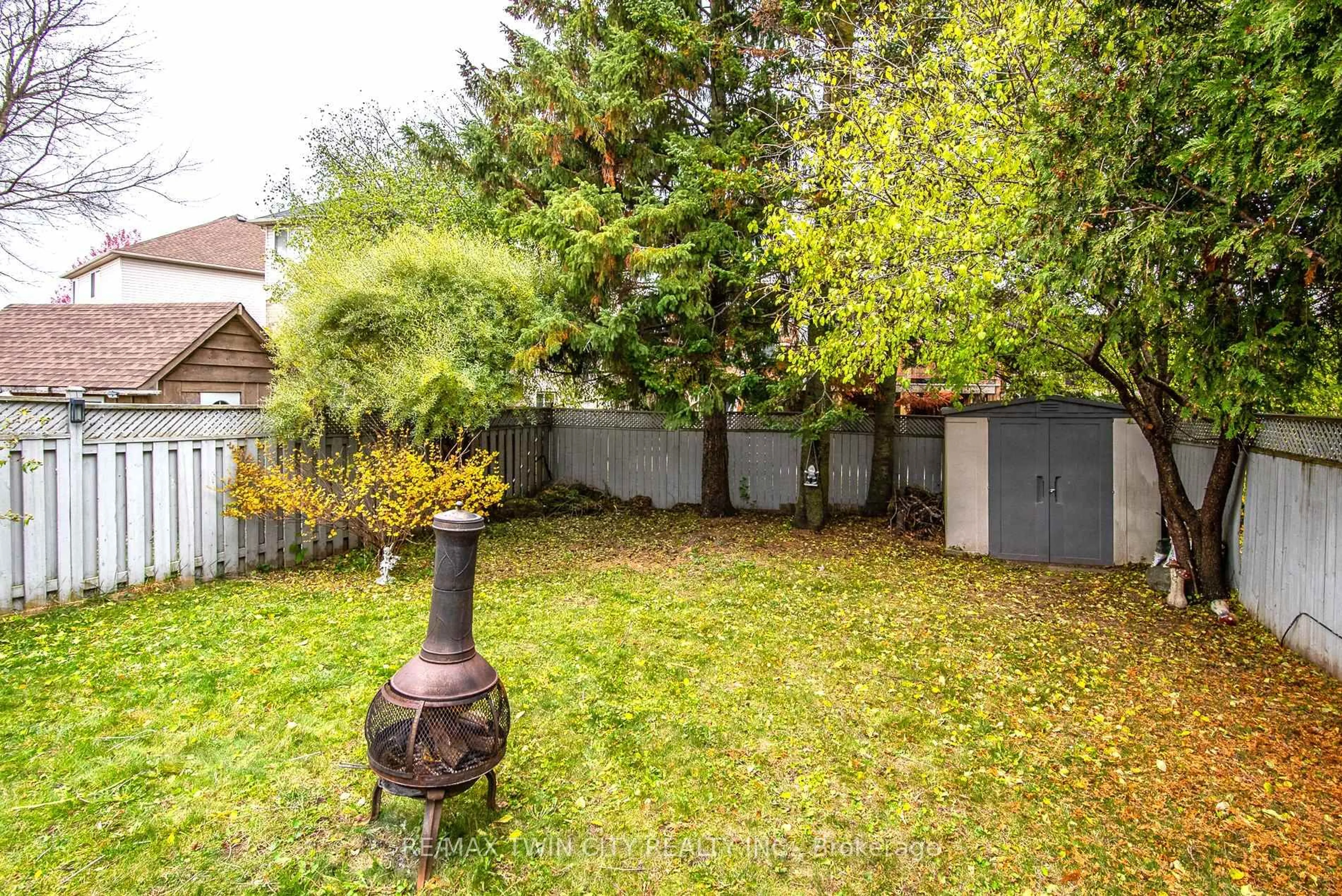 A pic from outside/outdoor area/front of a property/back of a property/a pic from drone, street for 94 Macatee Pl, Cambridge Ontario N1R 6Z8