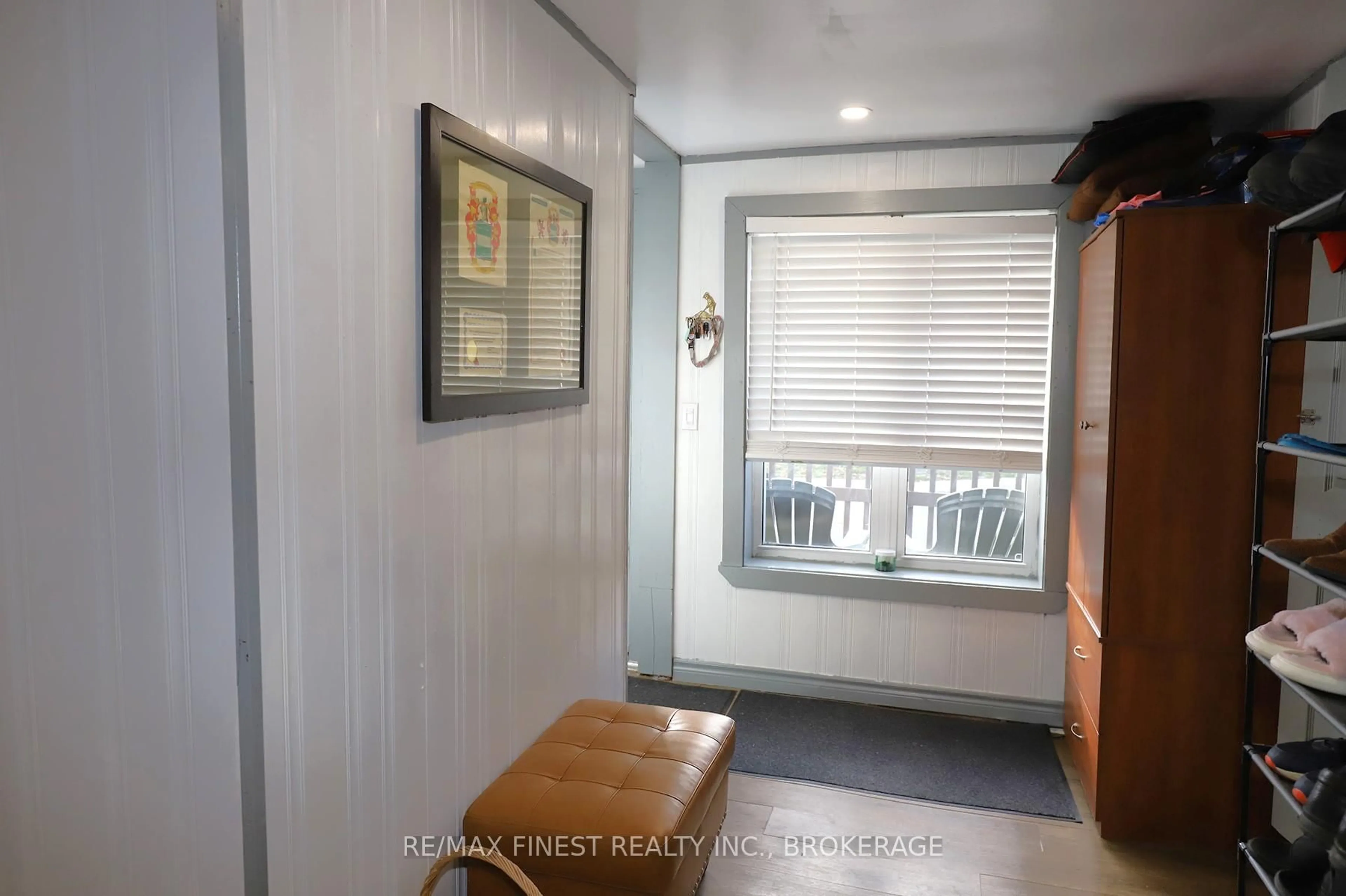 Indoor entryway for 339 Brock St, Brockville Ontario K6V 4G8