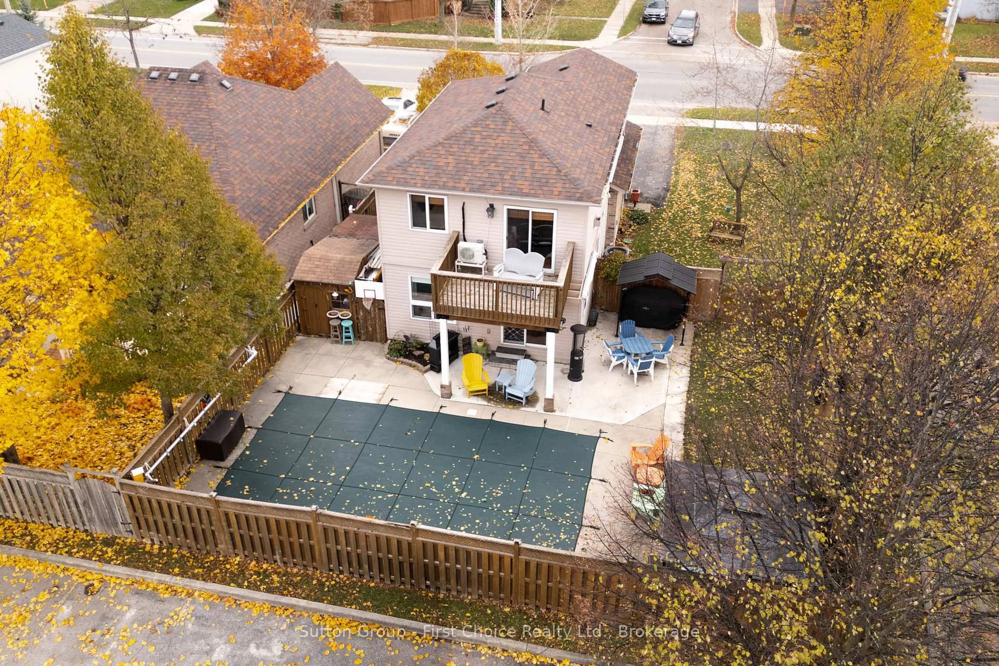 A pic from outside/outdoor area/front of a property/back of a property/a pic from drone, unknown for 182 Romeo St, Stratford Ontario N5A 4S9