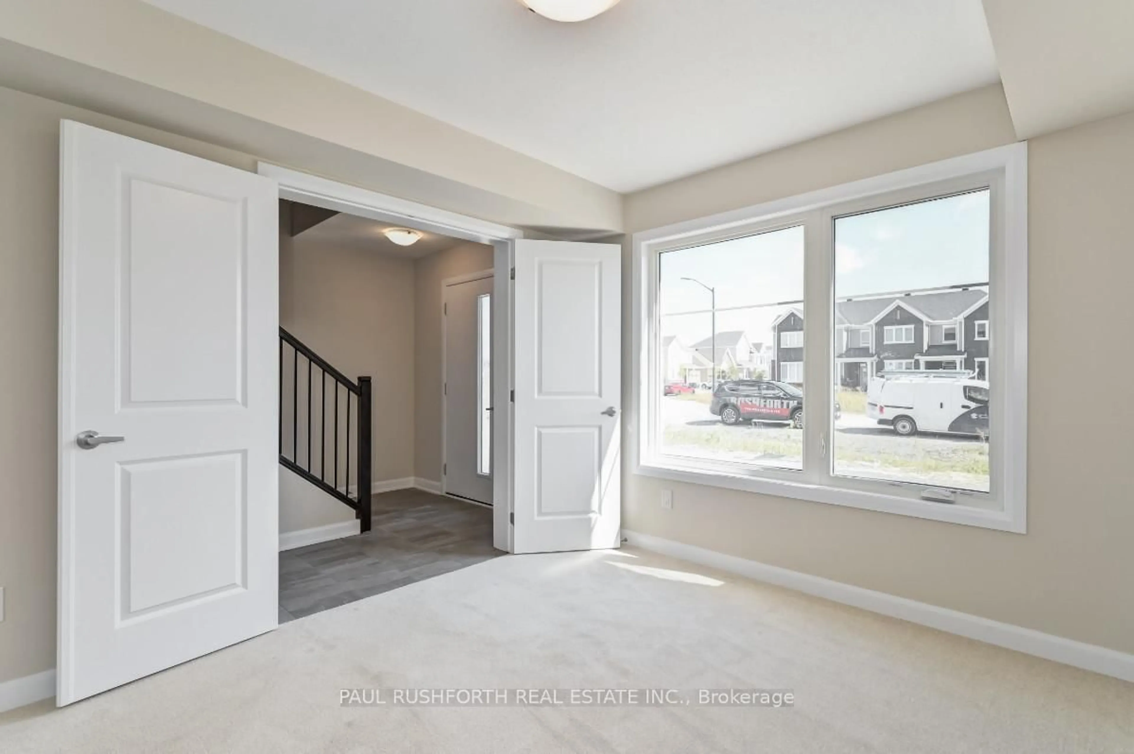 Indoor entryway for 818 Everbloom Lane, Ottawa Ontario K2J 0K6