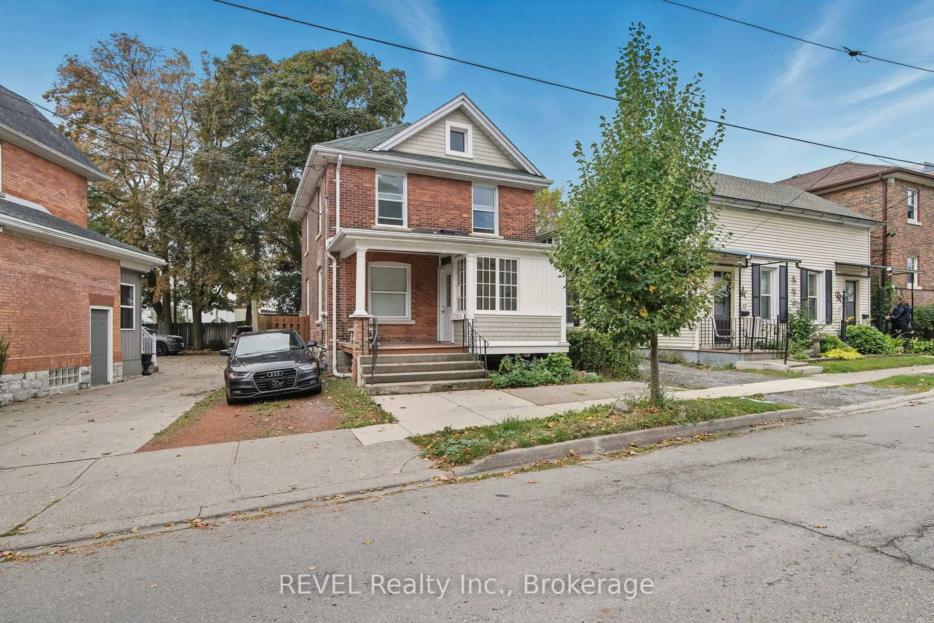 Home with brick exterior material, street for 14 Bond St, St. Catharines Ontario L2R 4Z2