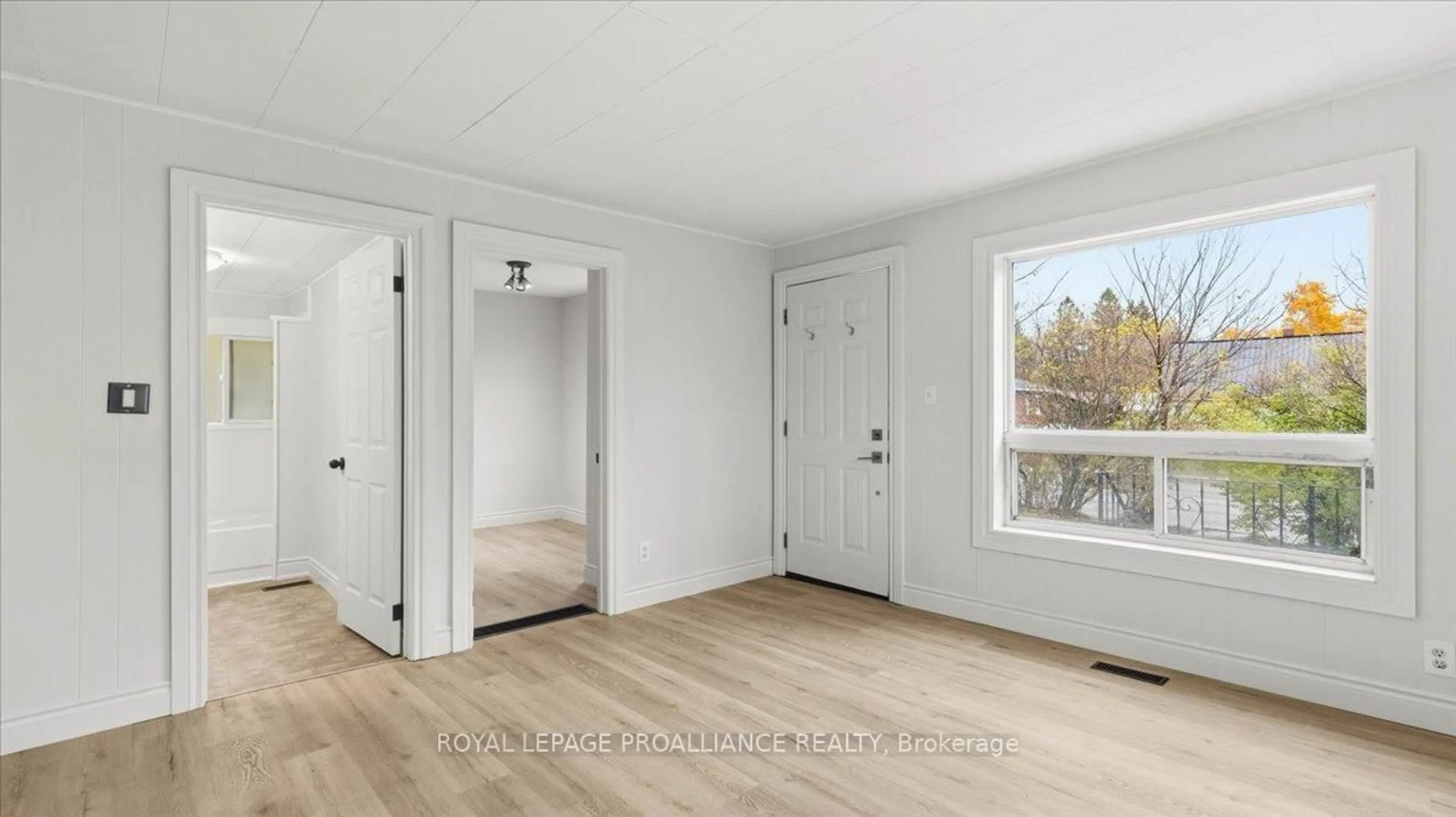 Indoor entryway for 260 Sidney St, Quinte West Ontario K8V 2T6