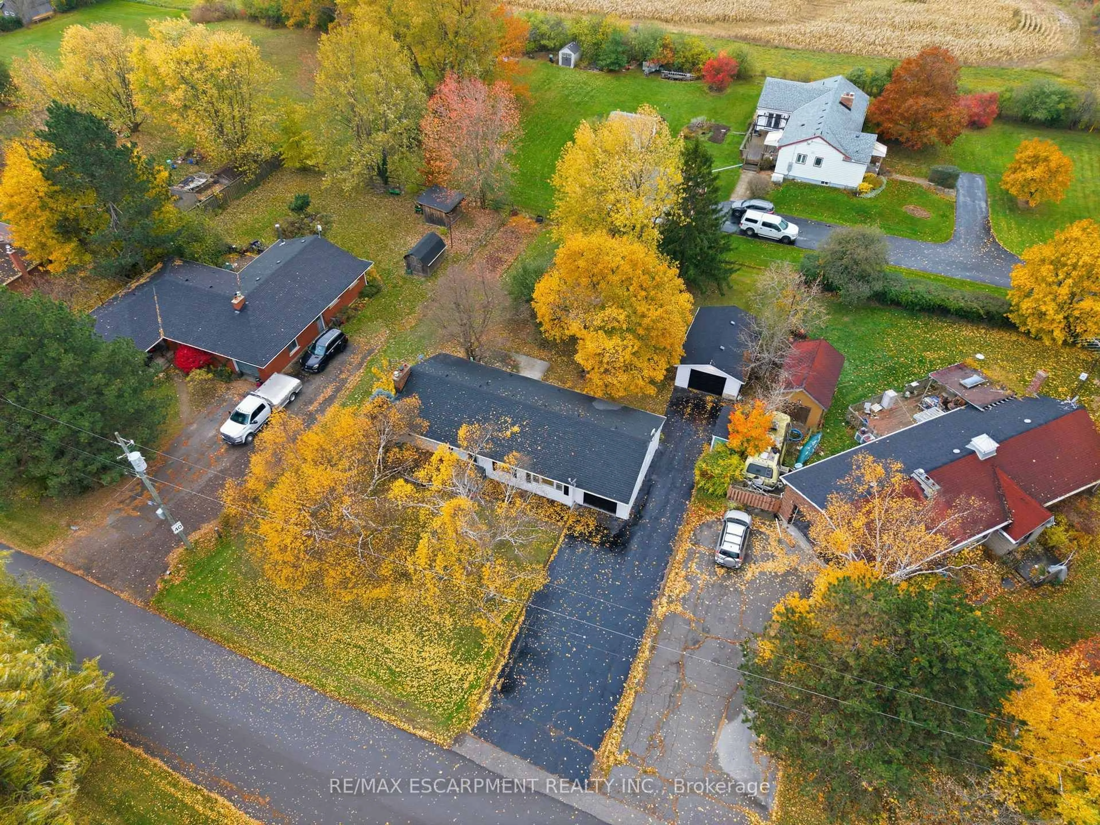 A pic from outside/outdoor area/front of a property/back of a property/a pic from drone, street for 3 Algonquin Ave, Hamilton Ontario L9H 7K9
