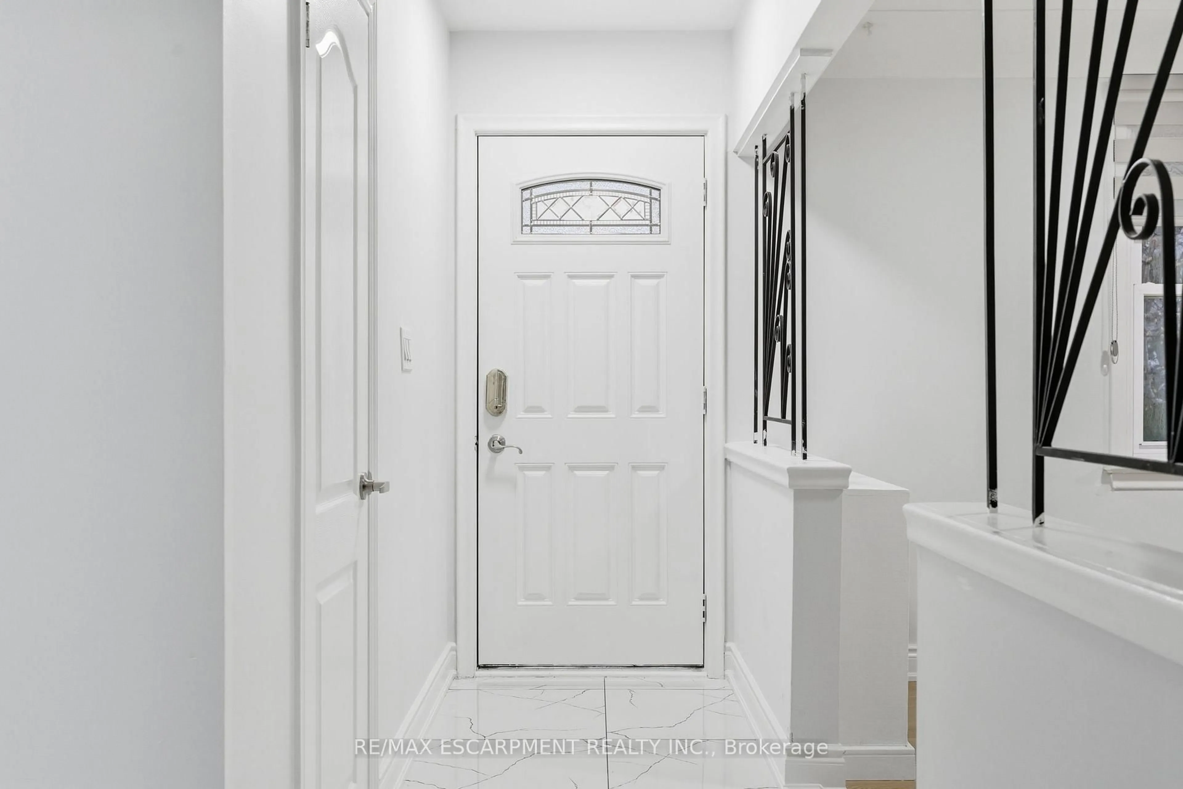 Indoor entryway for 3 Algonquin Ave, Hamilton Ontario L9H 7K9