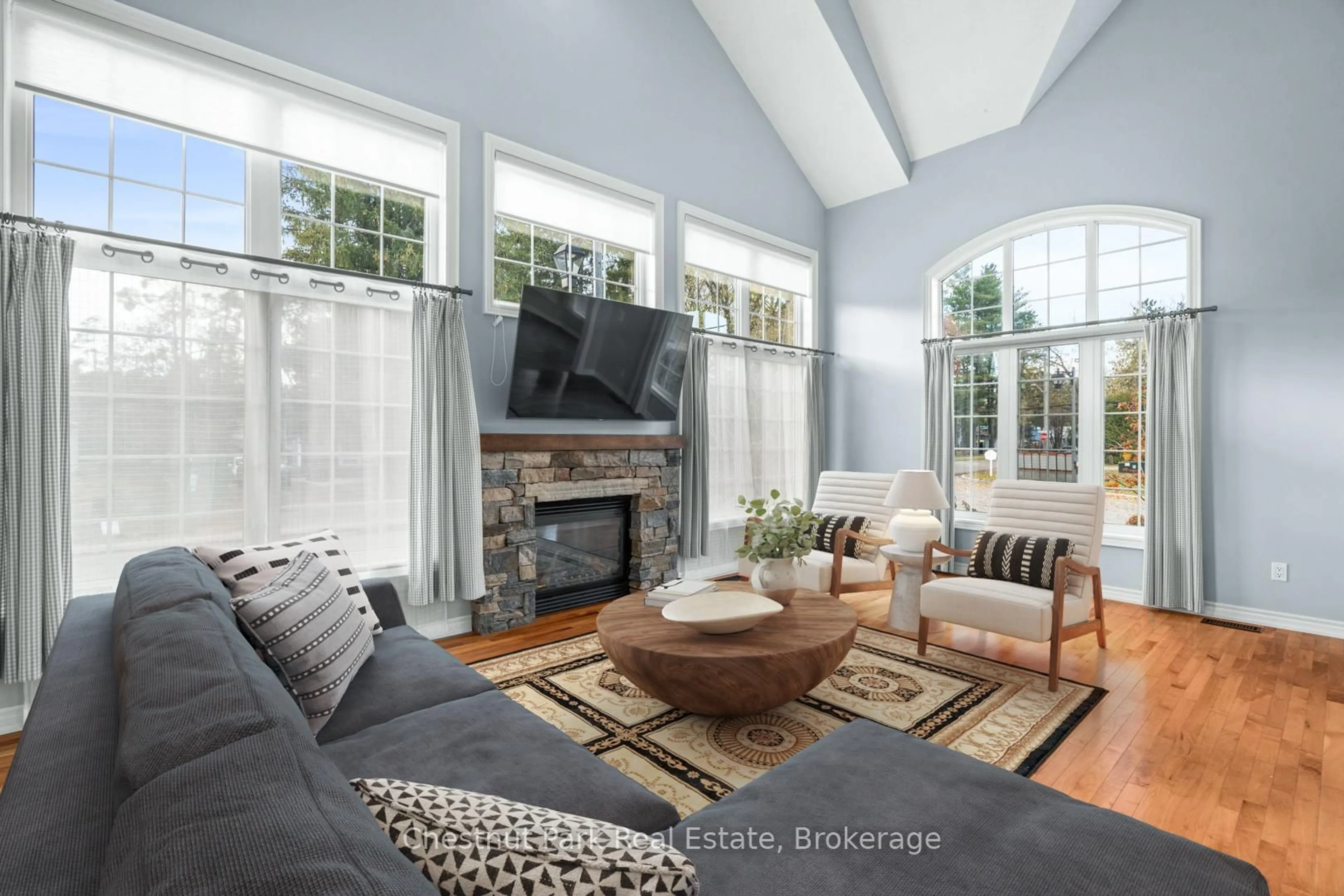 Living room with furniture, unknown for 23 Spencer St, Bracebridge Ontario P1L 0B7