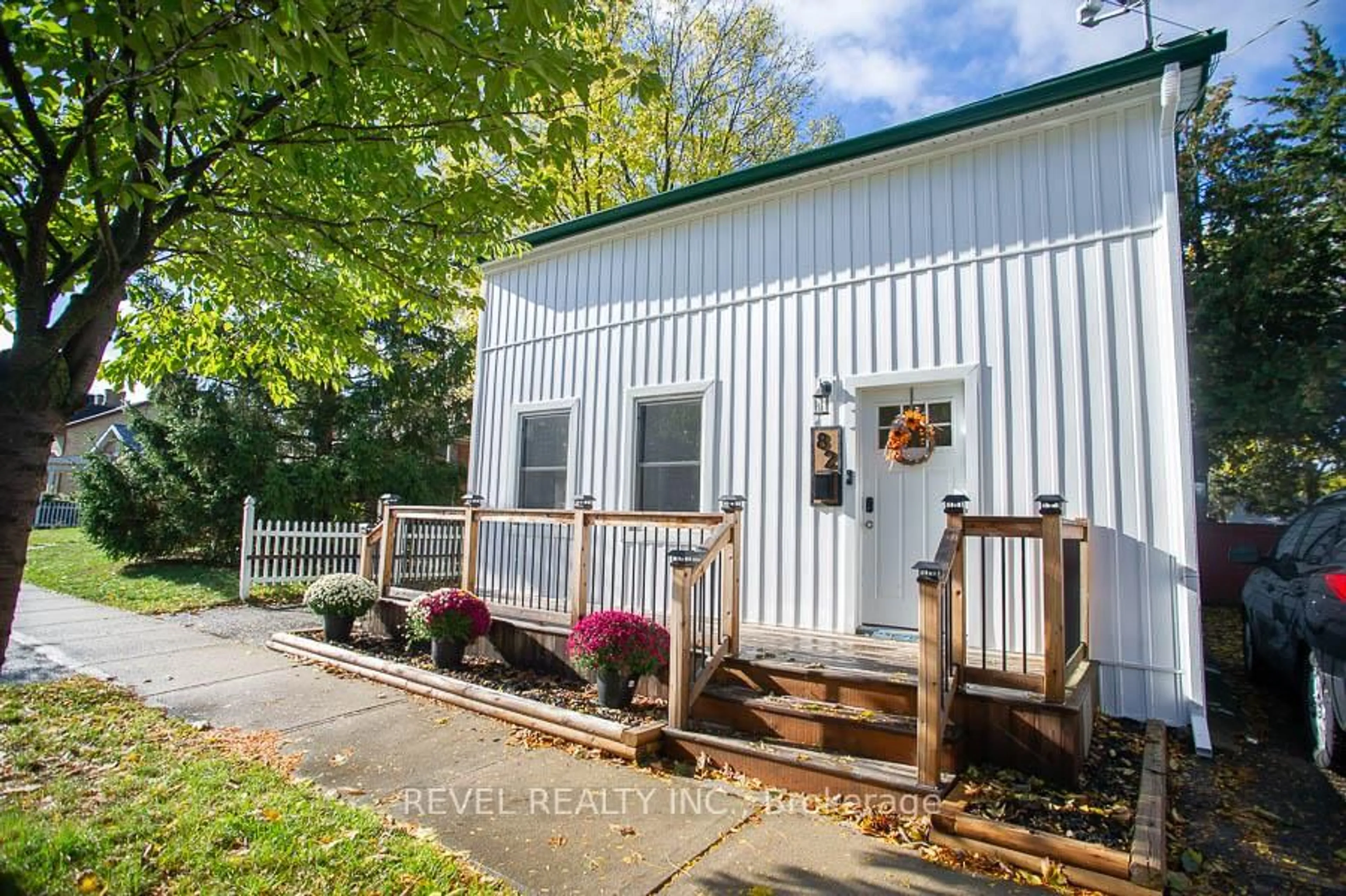 Unknown for 82 Albion St, Brantford Ontario N3T 3M4