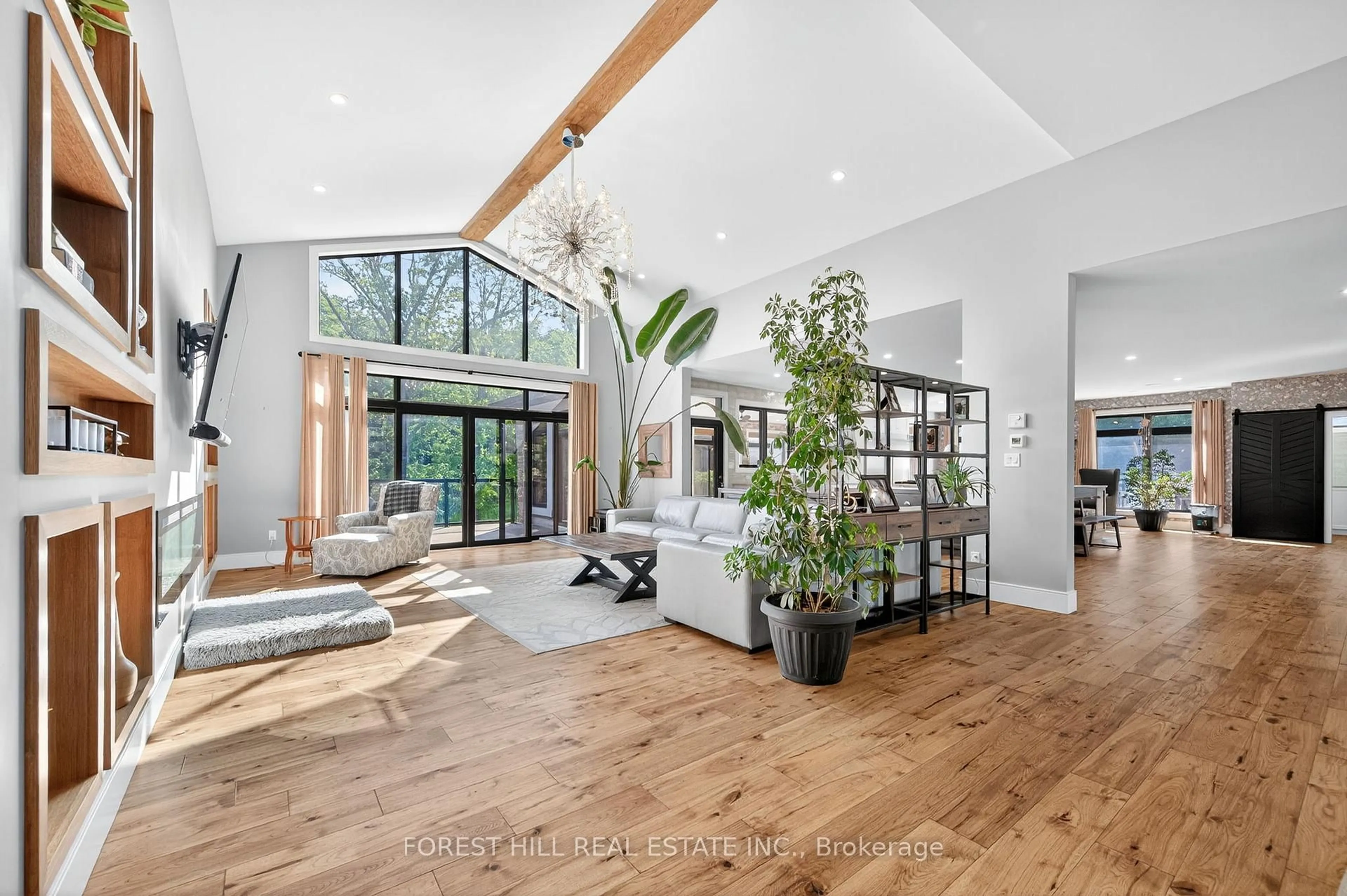 Indoor entryway for 1308 County Road 40, Ingleside Ontario K8V 5P4