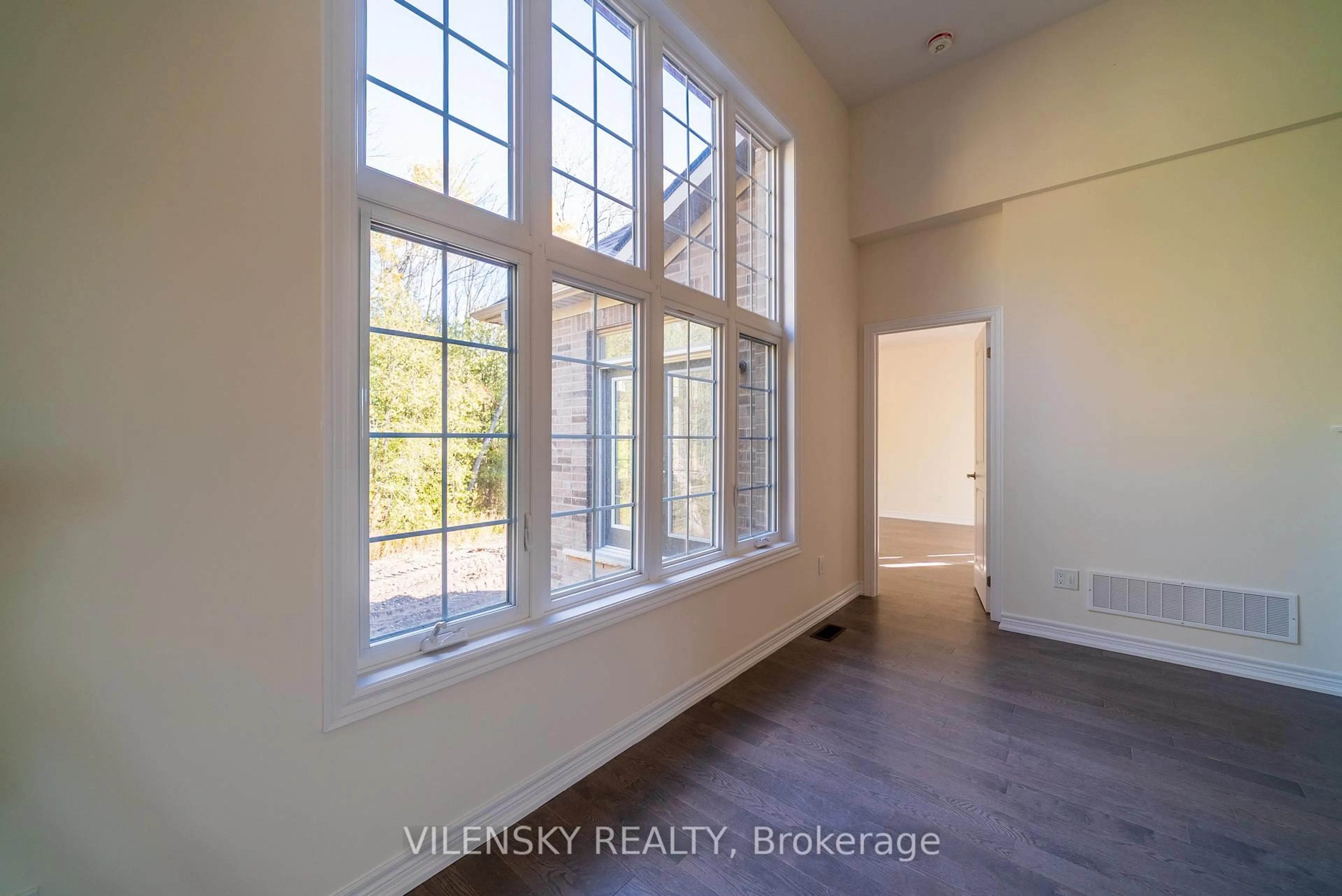 Indoor entryway for 11 East Vista Terr, Quinte West Ontario K0K 1L0