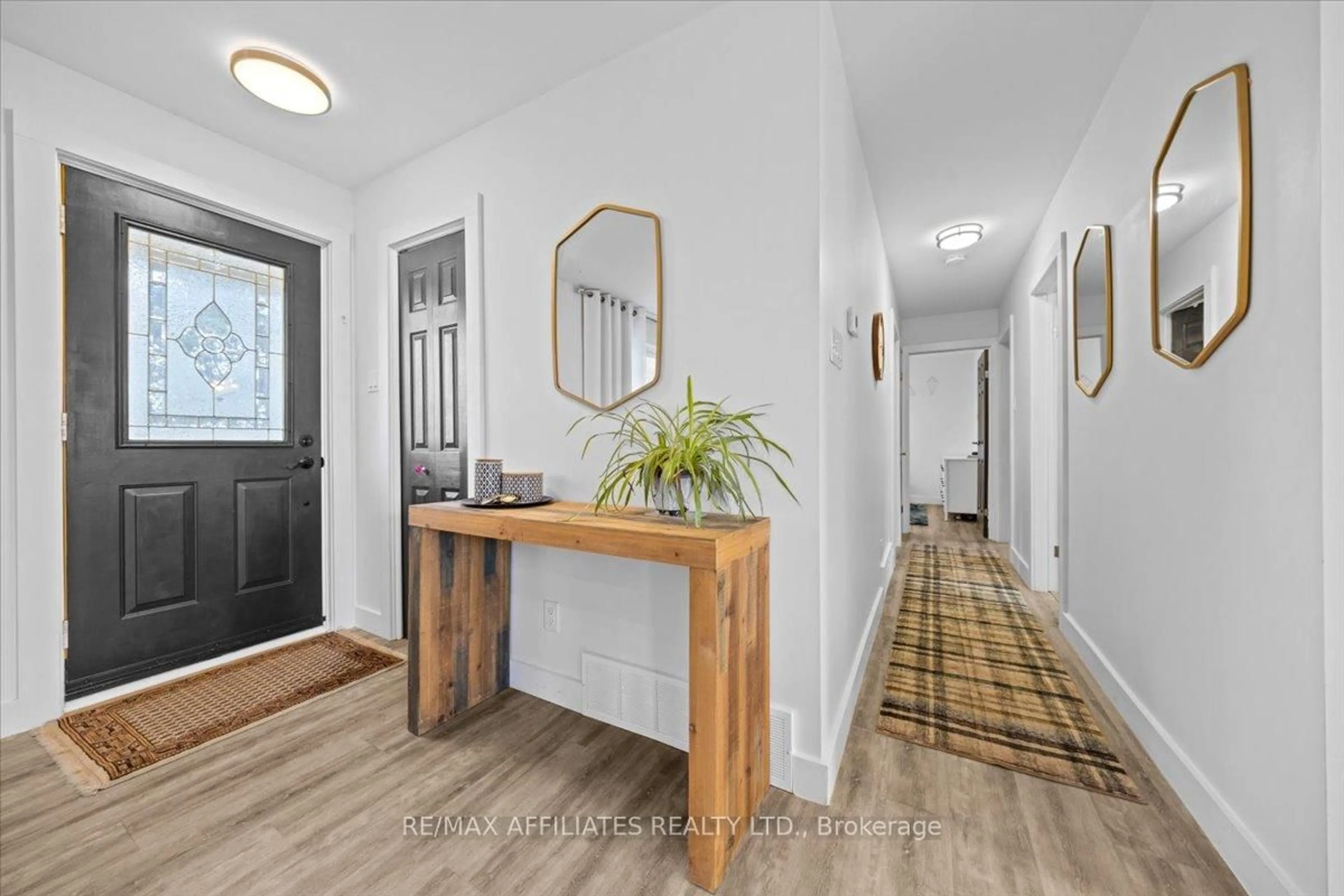 Indoor entryway for 2462 Dunning Rd, Sarsfield Ontario K0A 3E0