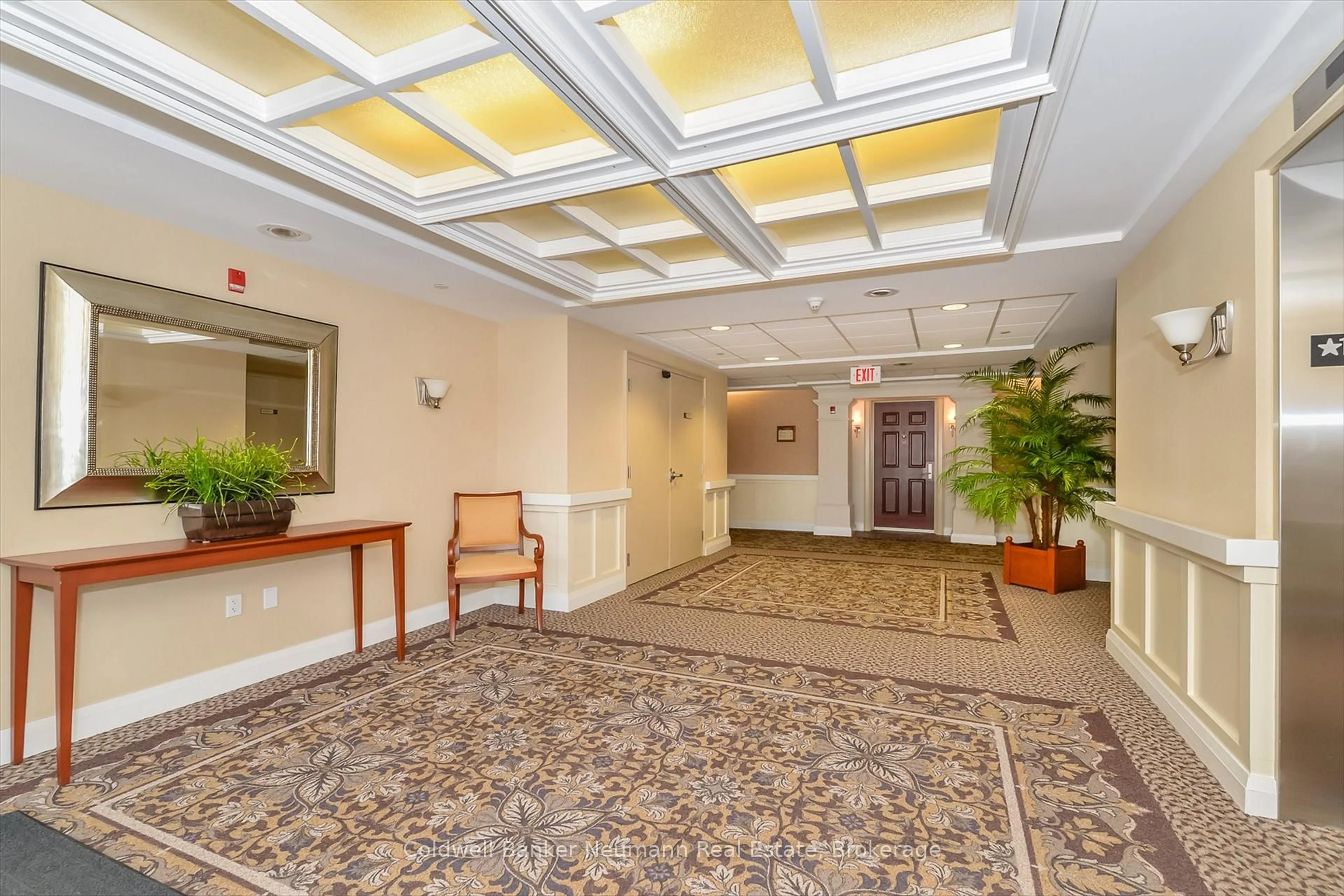 Indoor foyer for 65 Bayberry Dr #404, Guelph Ontario N1G 5K8