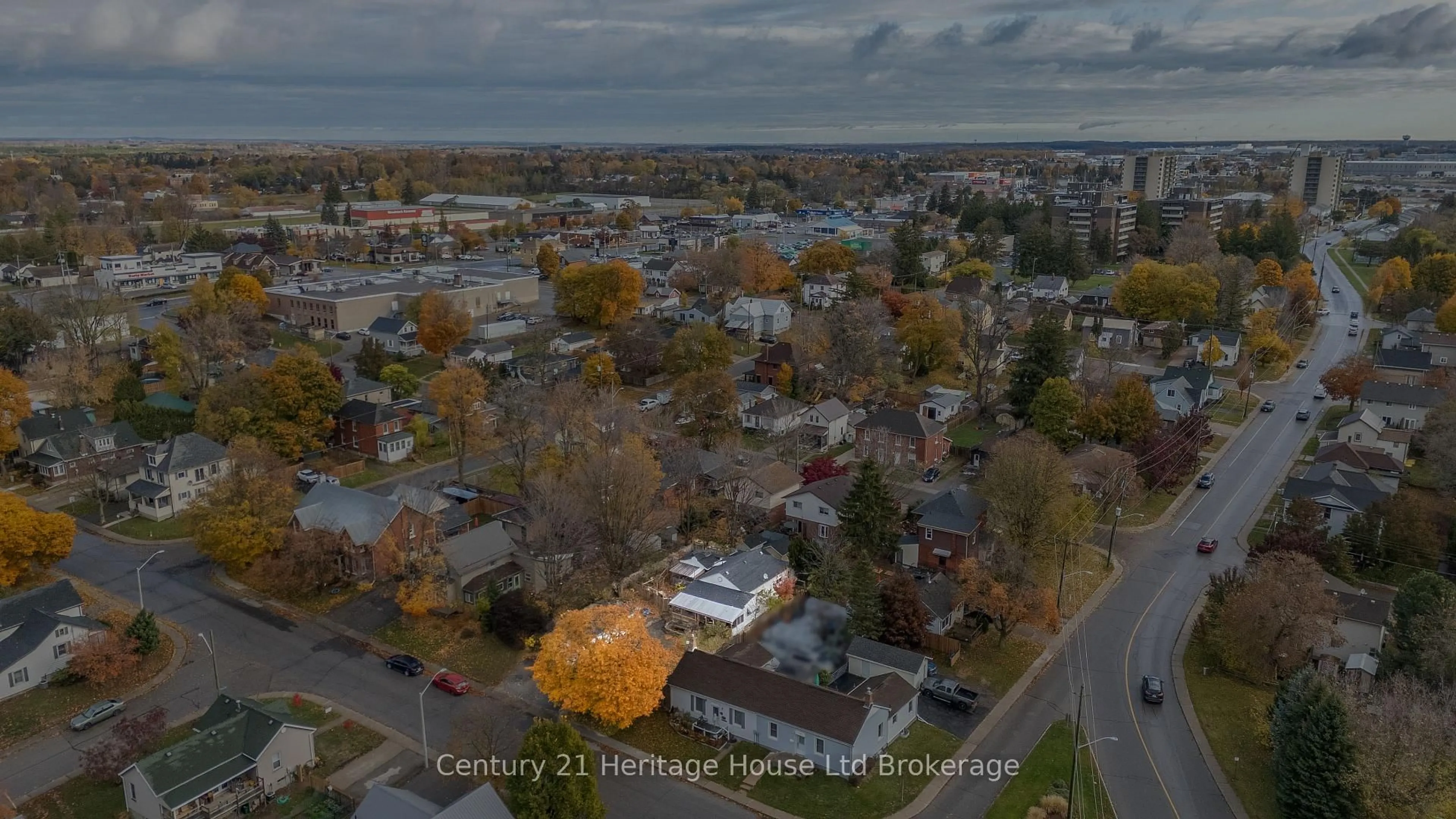 A pic from outside/outdoor area/front of a property/back of a property/a pic from drone, unknown for 59 Norwich Ave, Woodstock Ontario N4S 3V1