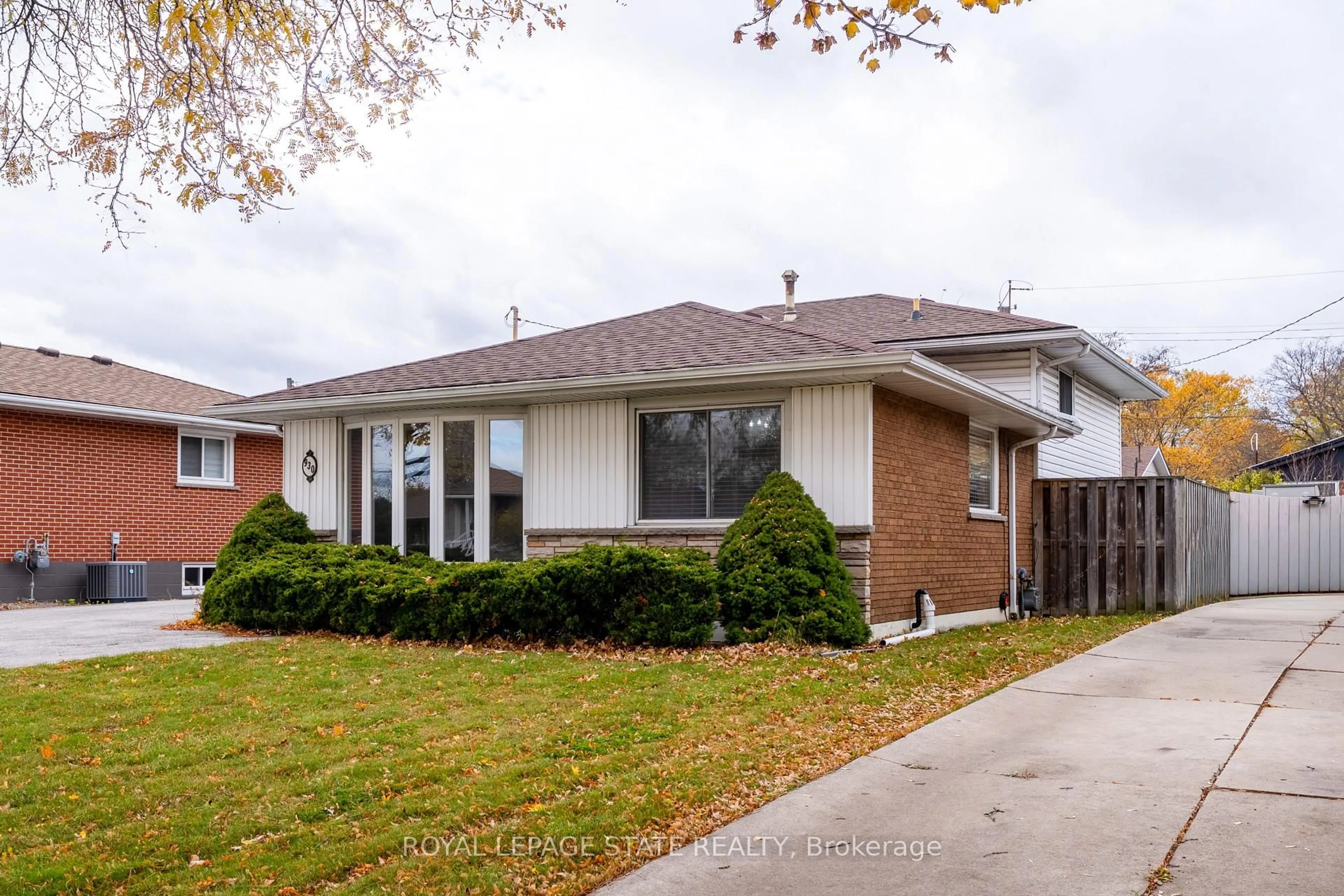 Home with brick exterior material, street for 930 Upper Ottawa St, Hamilton Ontario L8T 3V7