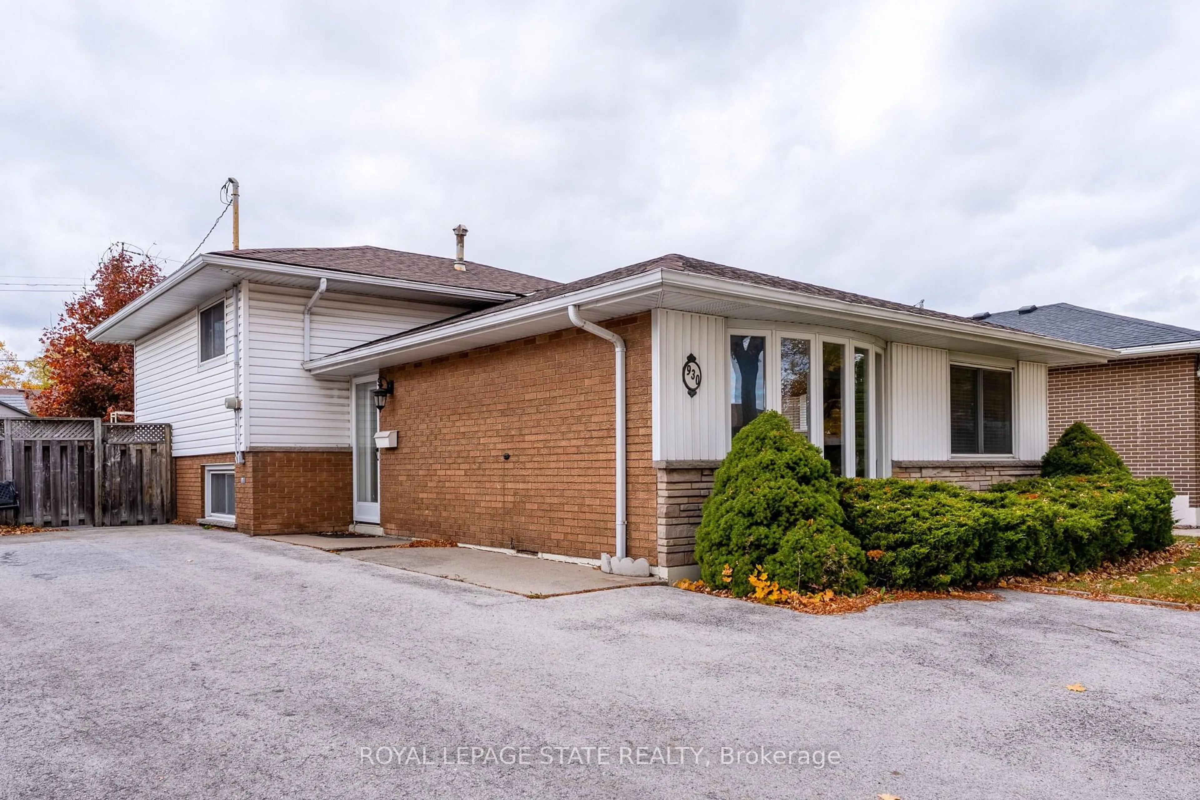 Home with brick exterior material, street for 930 Upper Ottawa St, Hamilton Ontario L8T 3V7