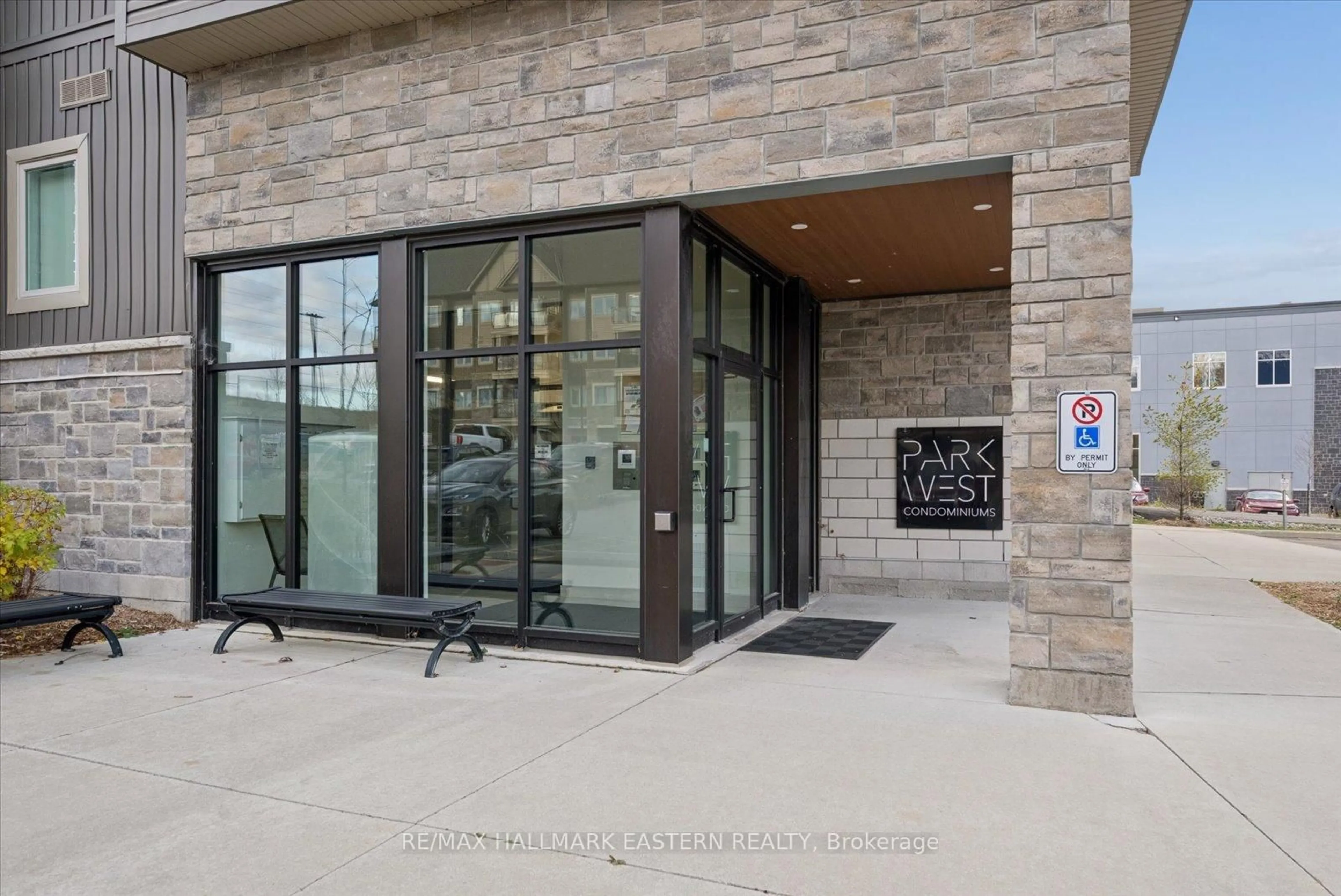 Indoor foyer for 340 Florence Dr ##106, Peterborough Ontario K9J 0K4