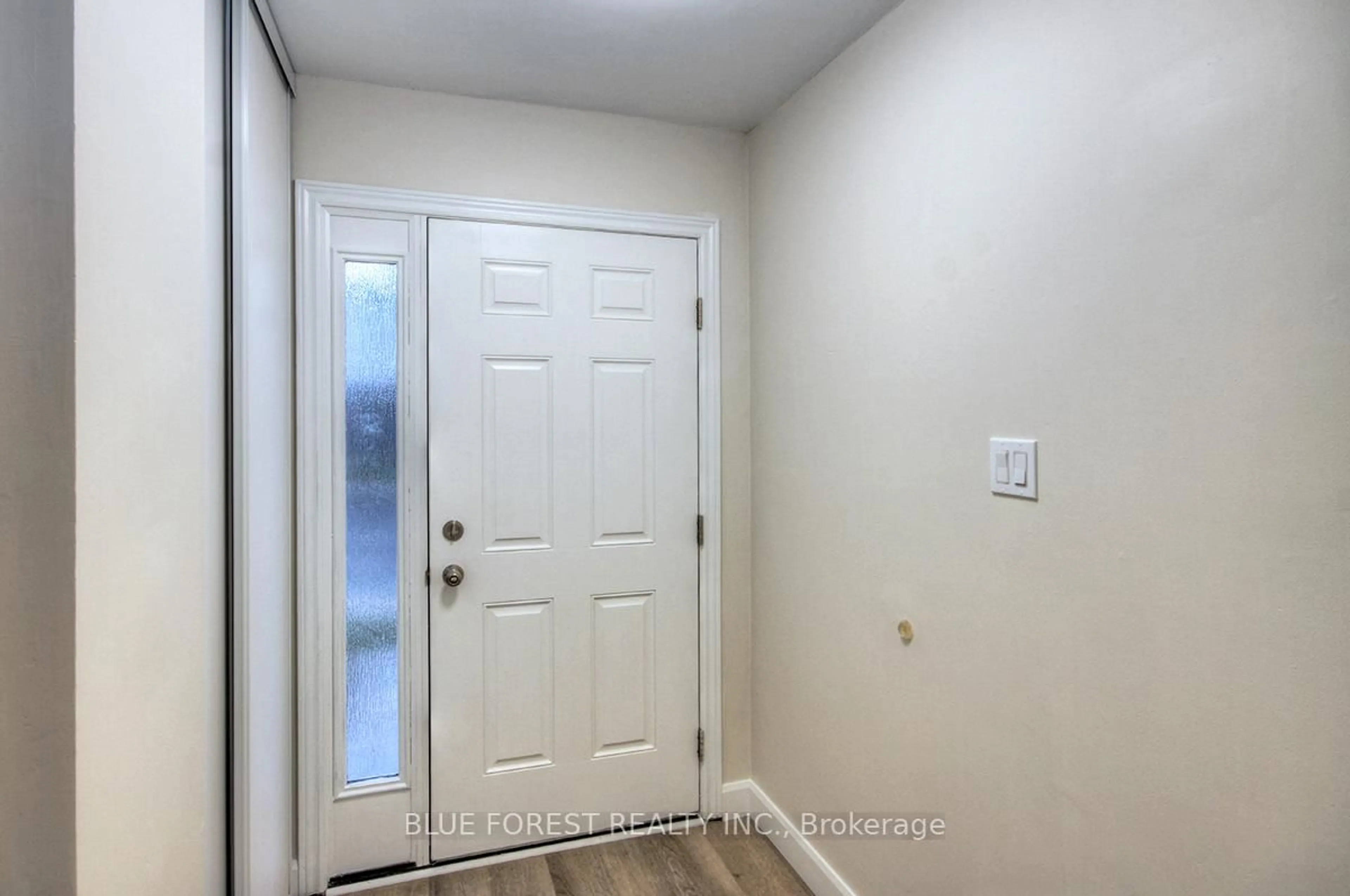 Indoor entryway for 690 Little Grey St #100, London East Ontario N5Z 4M9
