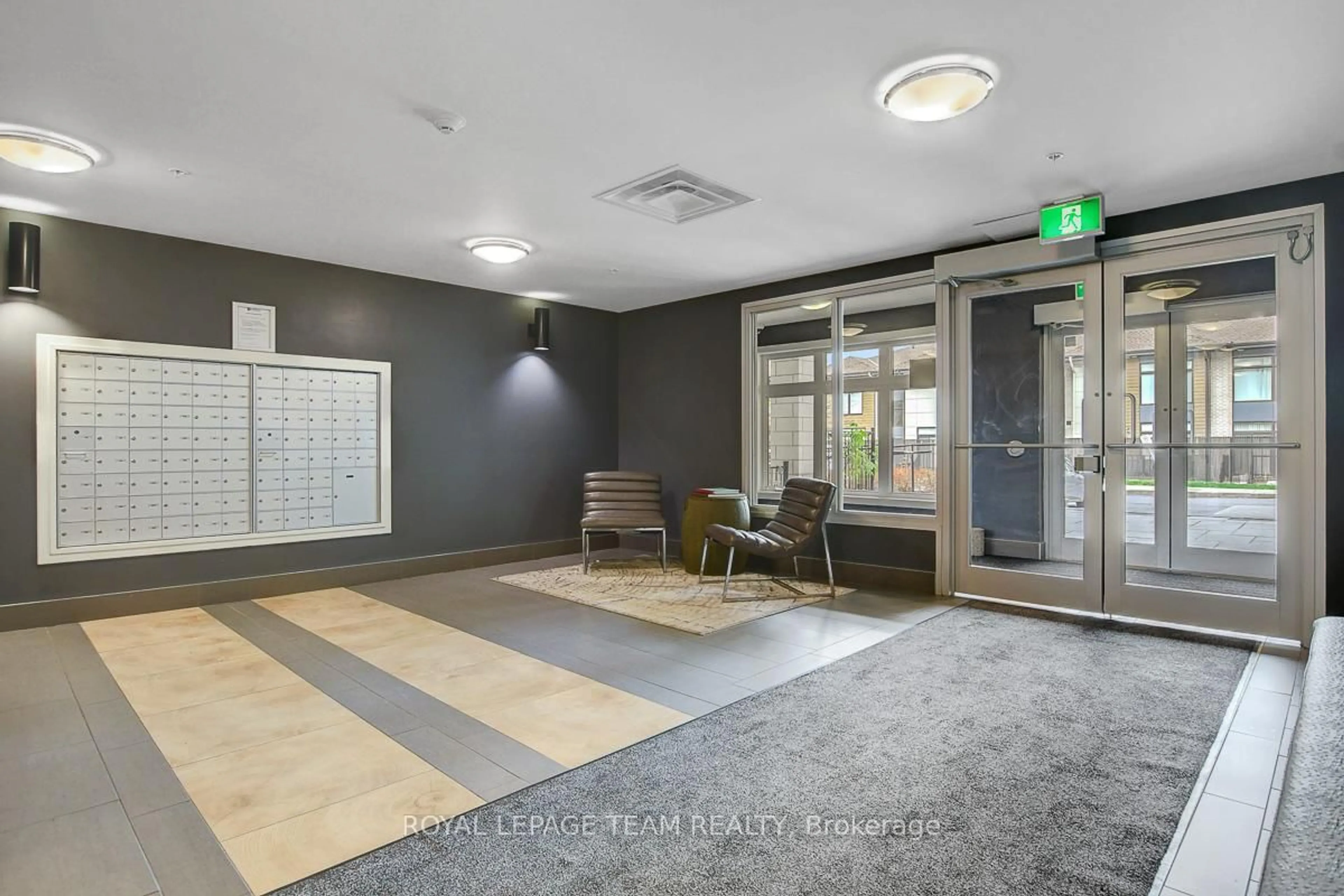 Indoor foyer for 2785 Baseline Rd #201, Ottawa Ontario K2H 1G9