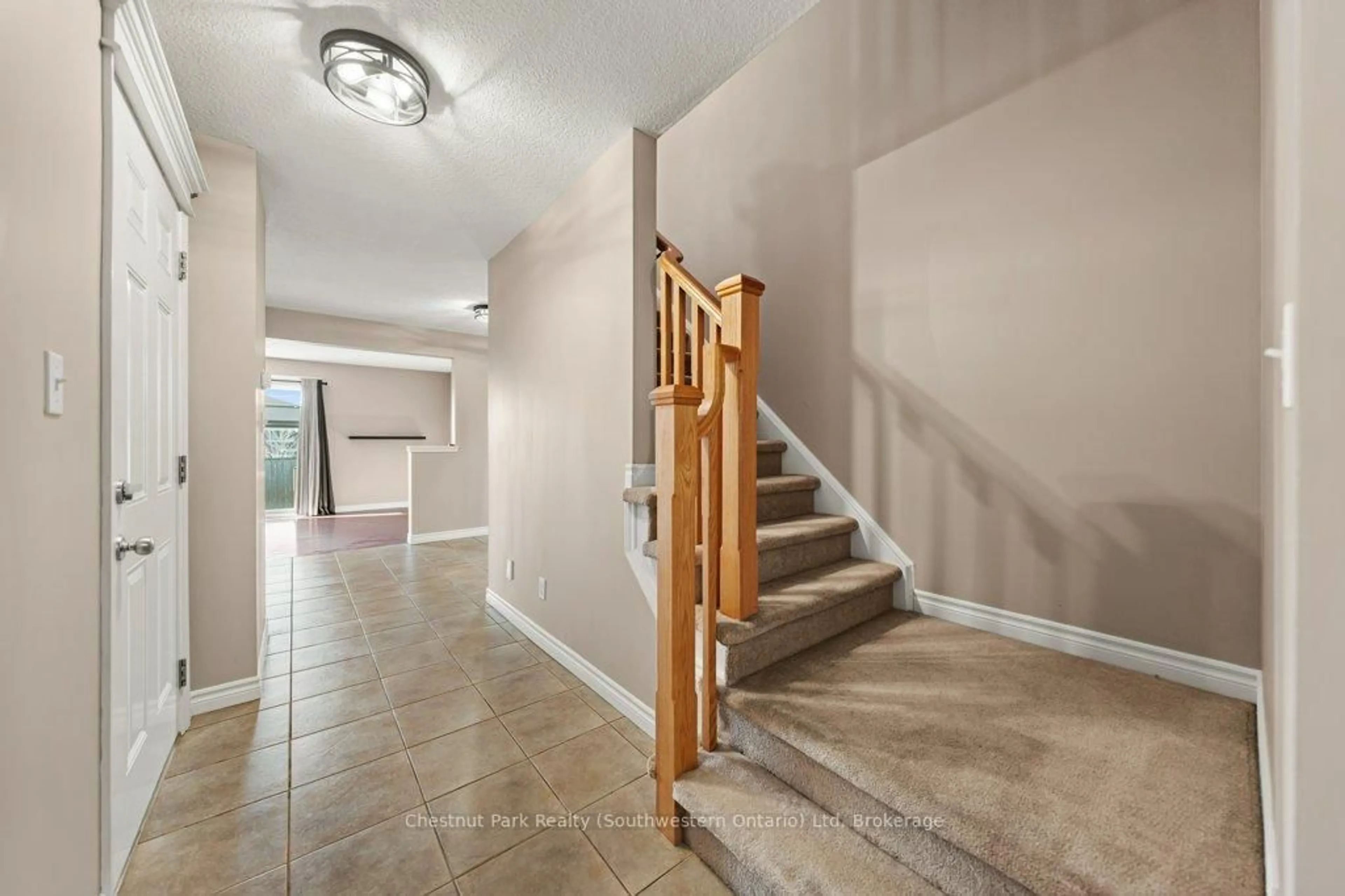 Indoor foyer for 274 SEVERN Dr, Guelph Ontario N1E 0E8