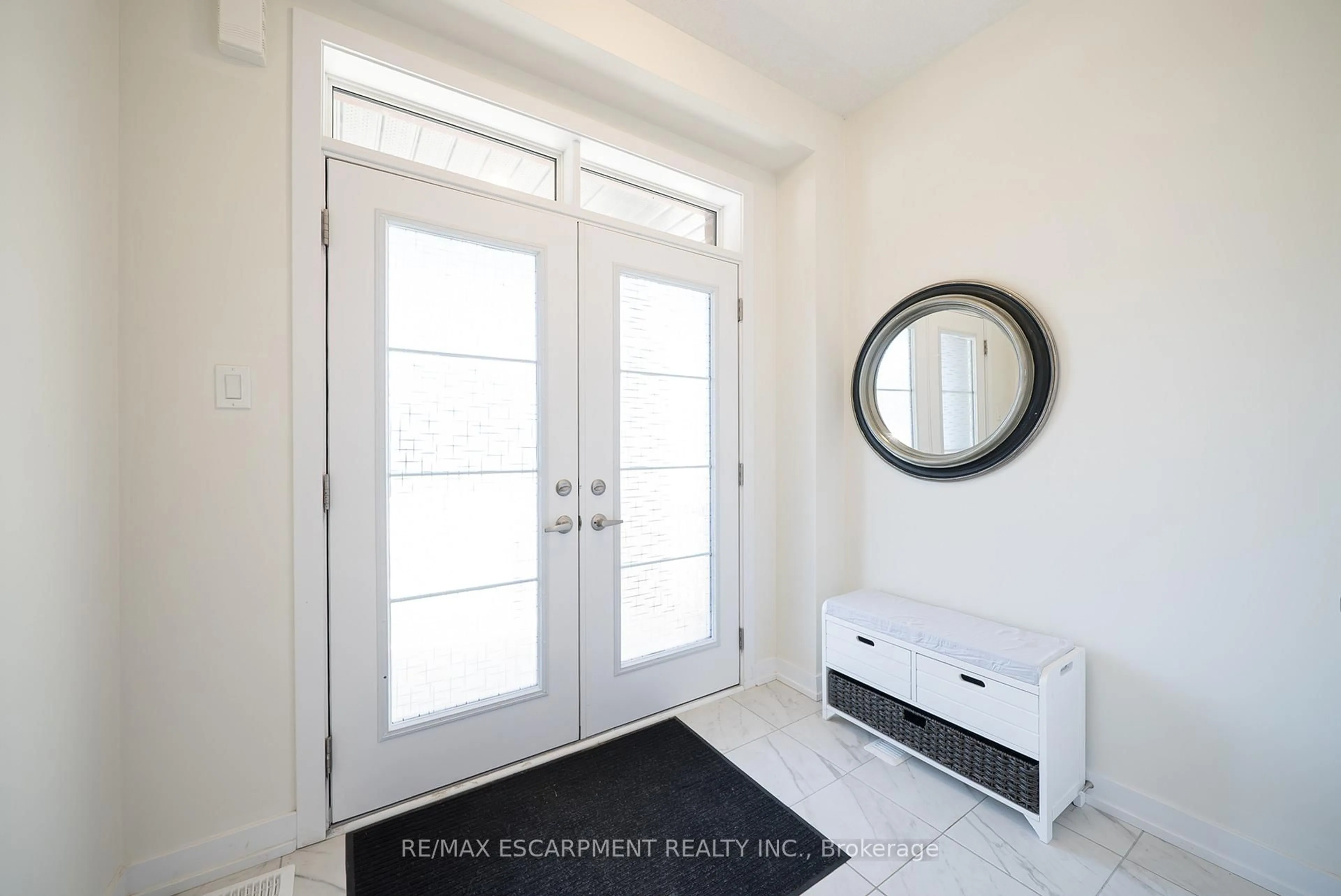 Indoor entryway for 196 Wilmot Rd, Brantford Ontario N3T 0W7