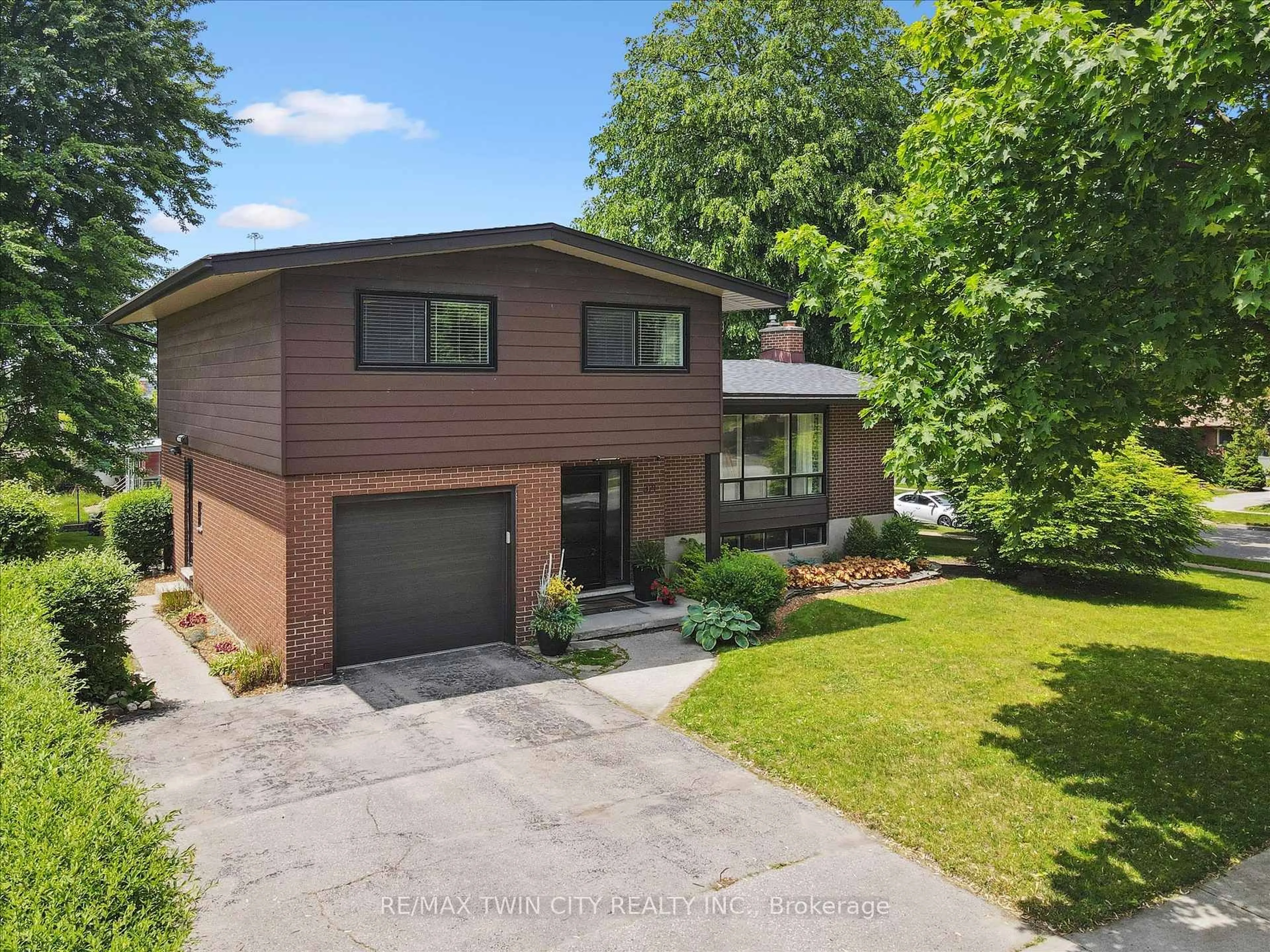 Unknown for 321 Dixon St, Kitchener Ontario N2G 3G1