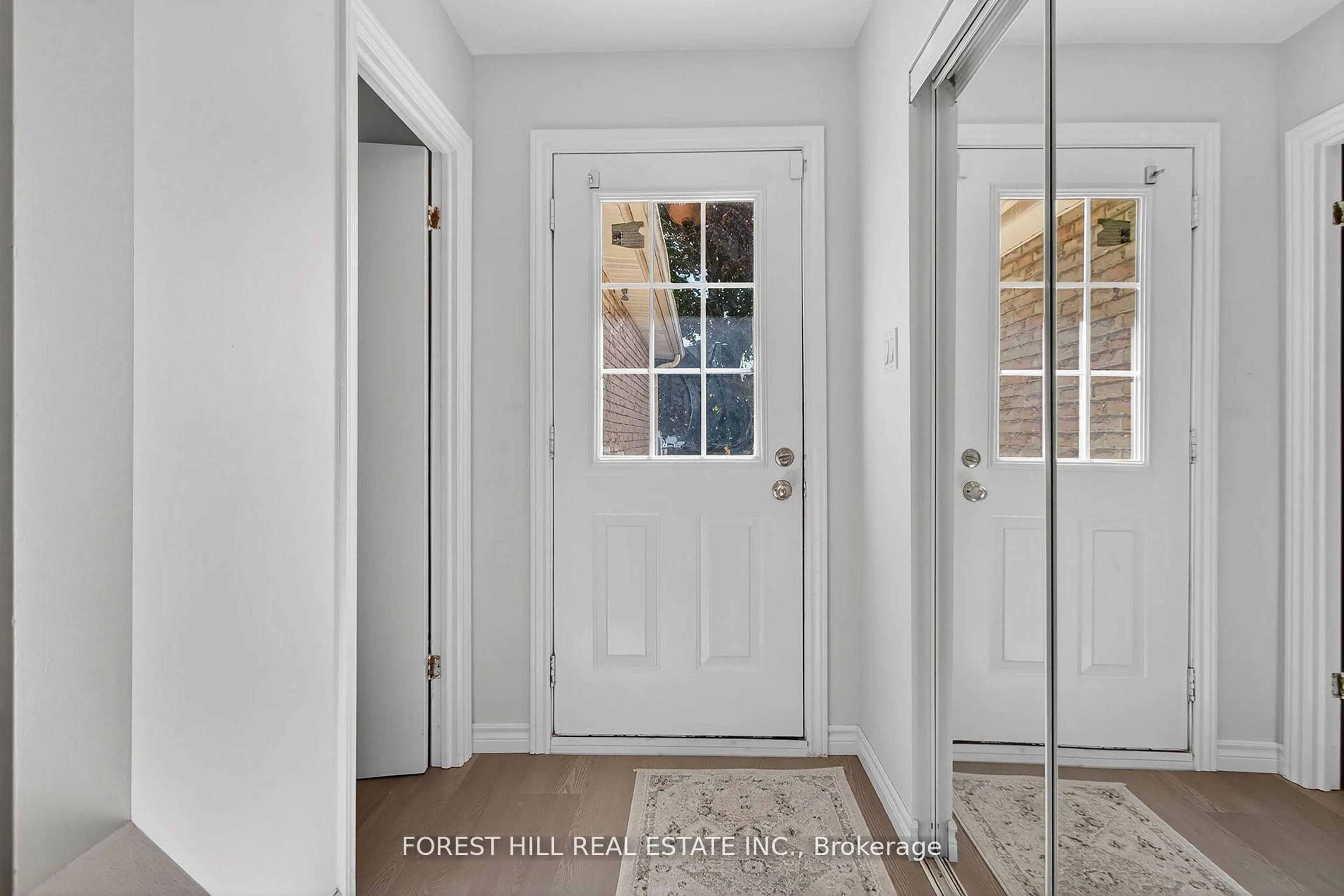 Indoor entryway for 42 Vincent Cres, London South Ontario N6C 4X8