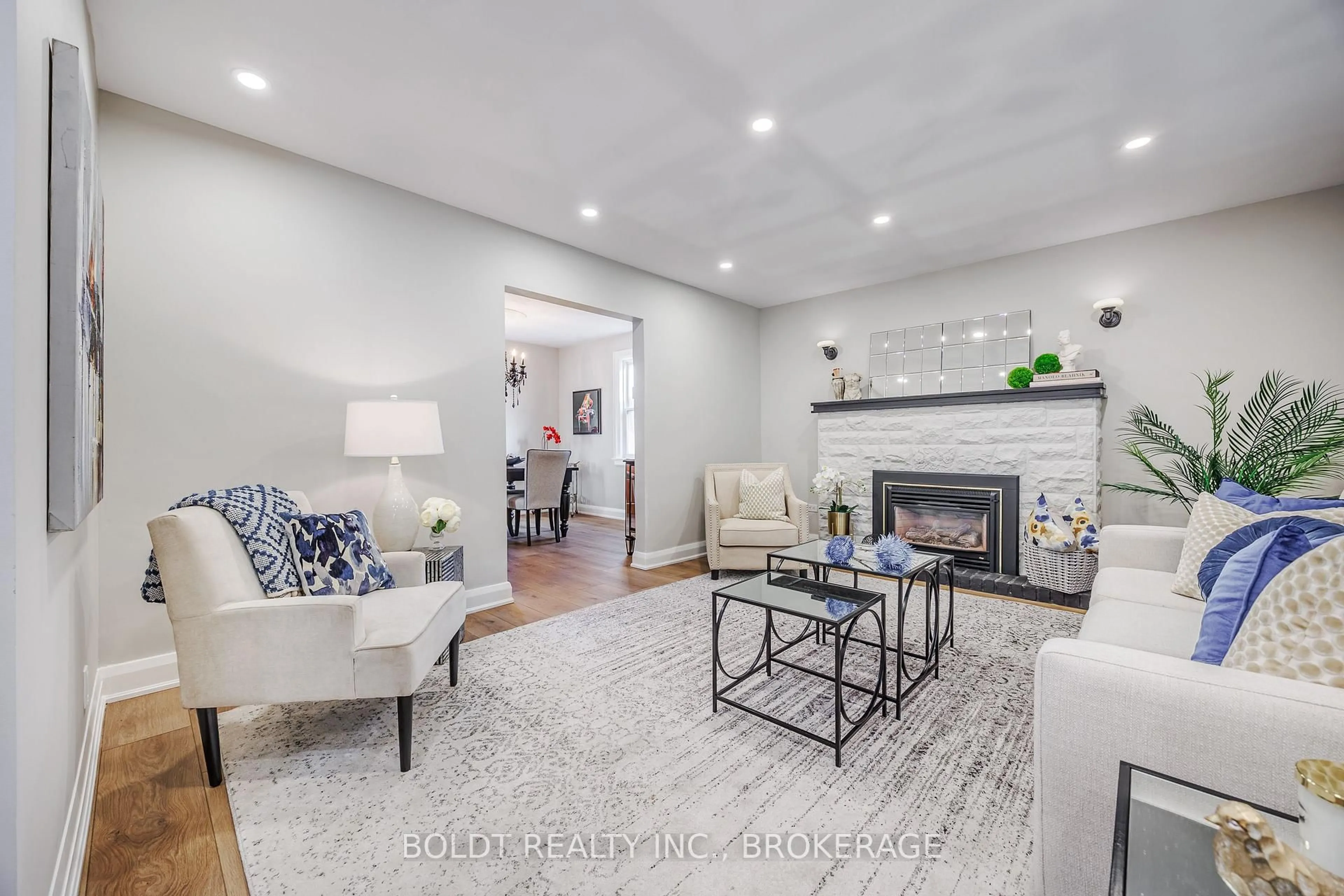 Living room with furniture, unknown for 6351 Leeming St, Niagara Falls Ontario L2G 1K3