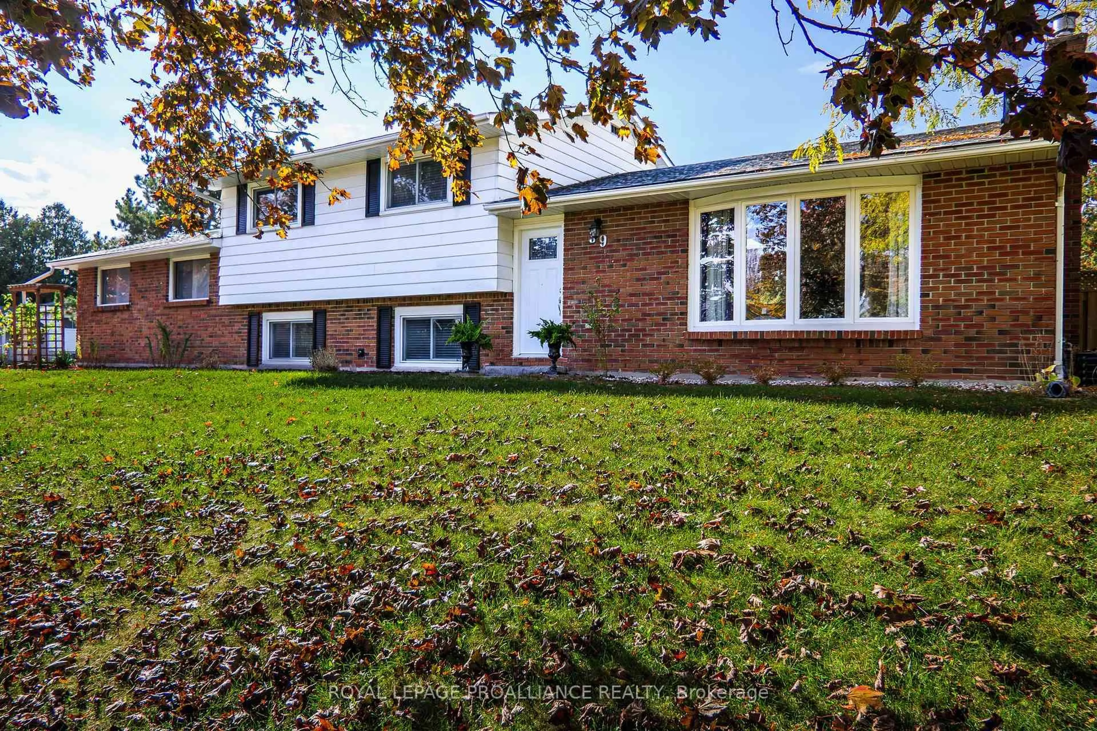 Home with brick exterior material, street for 39 Parkview Hts, Quinte West Ontario K8V 5M1