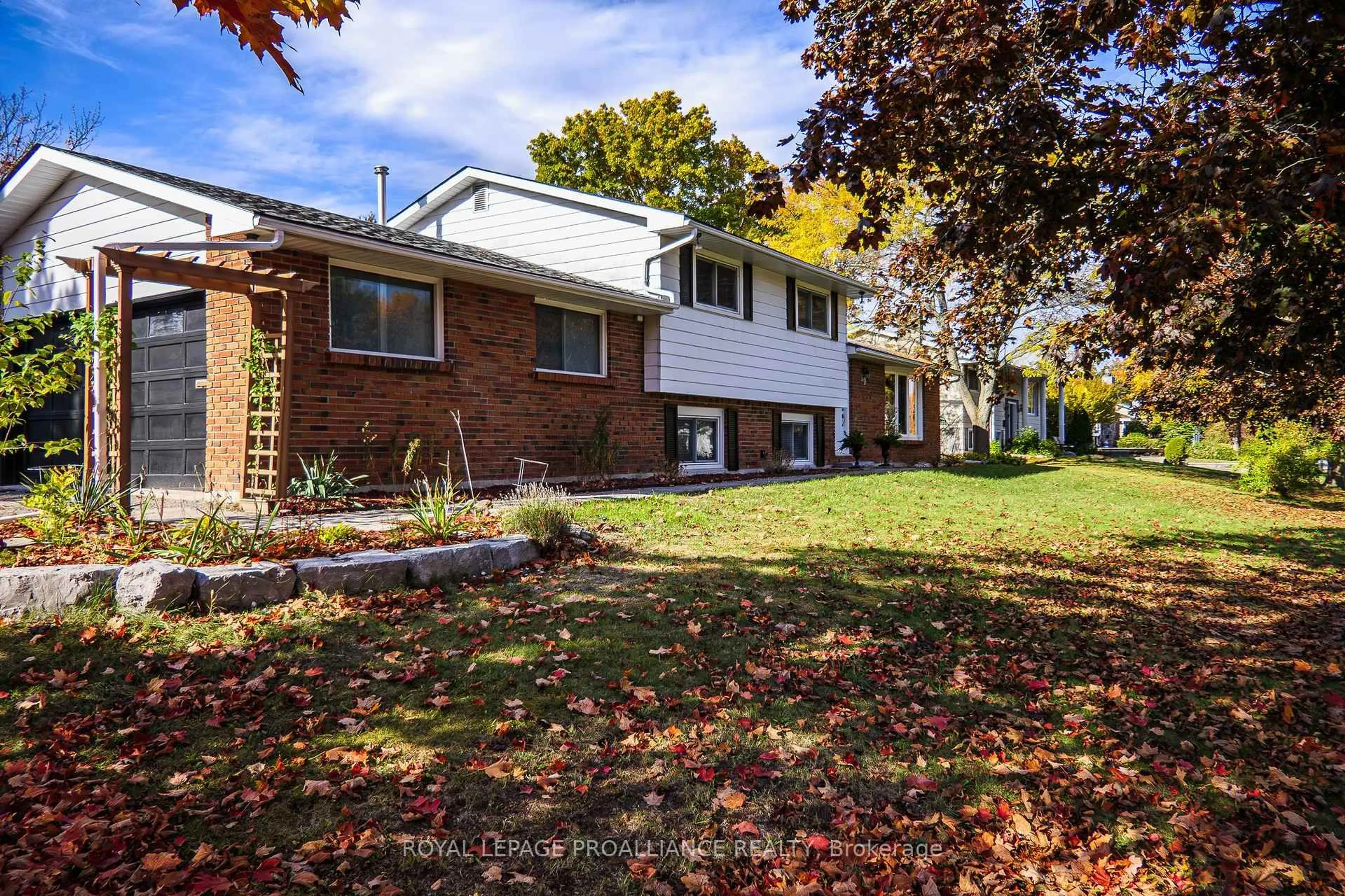 Home with brick exterior material, street for 39 Parkview Hts, Quinte West Ontario K8V 5M1