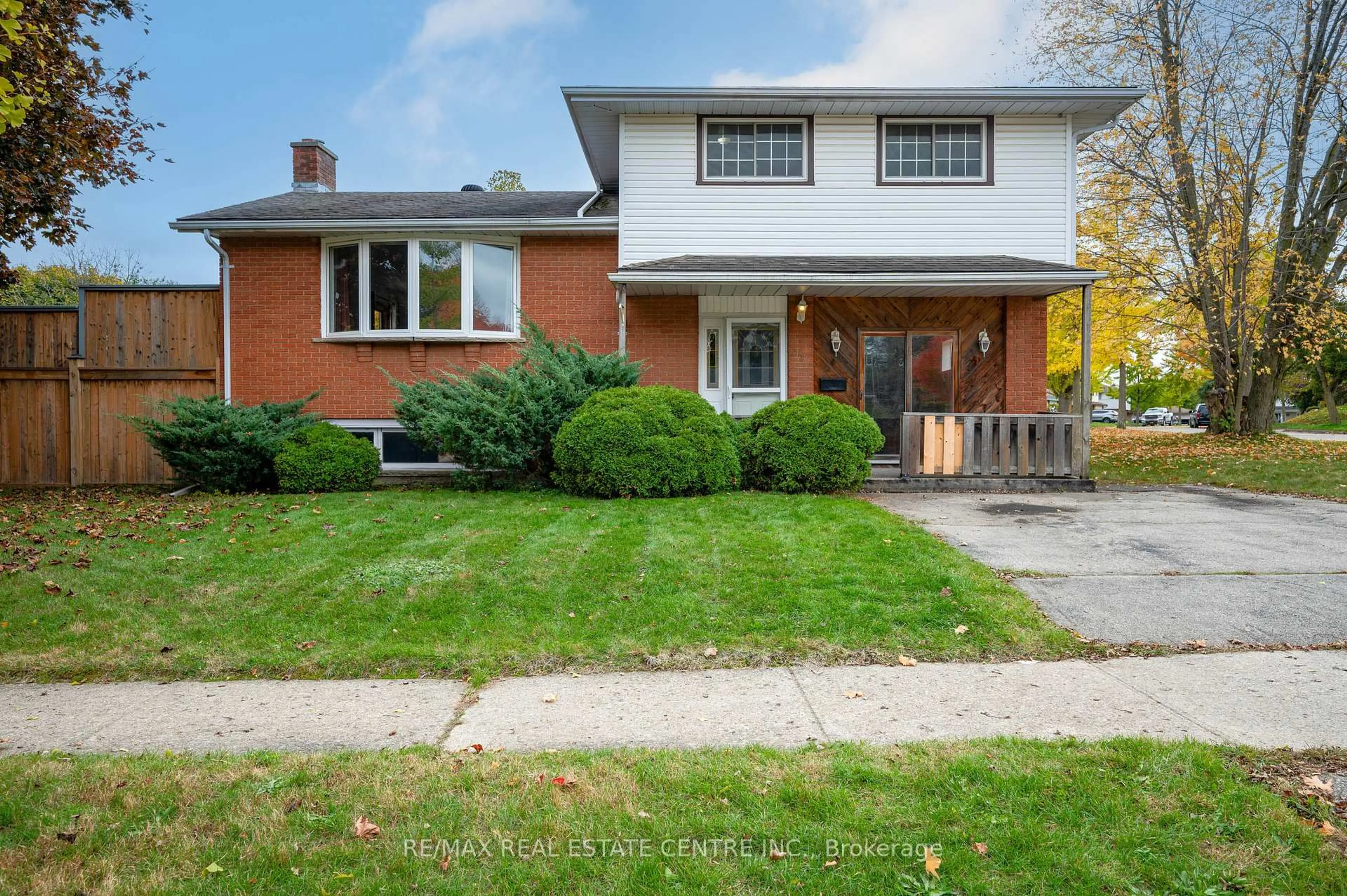 Home with brick exterior material, street for 18 Kingston Cres, Kitchener Ontario N2B 2T7