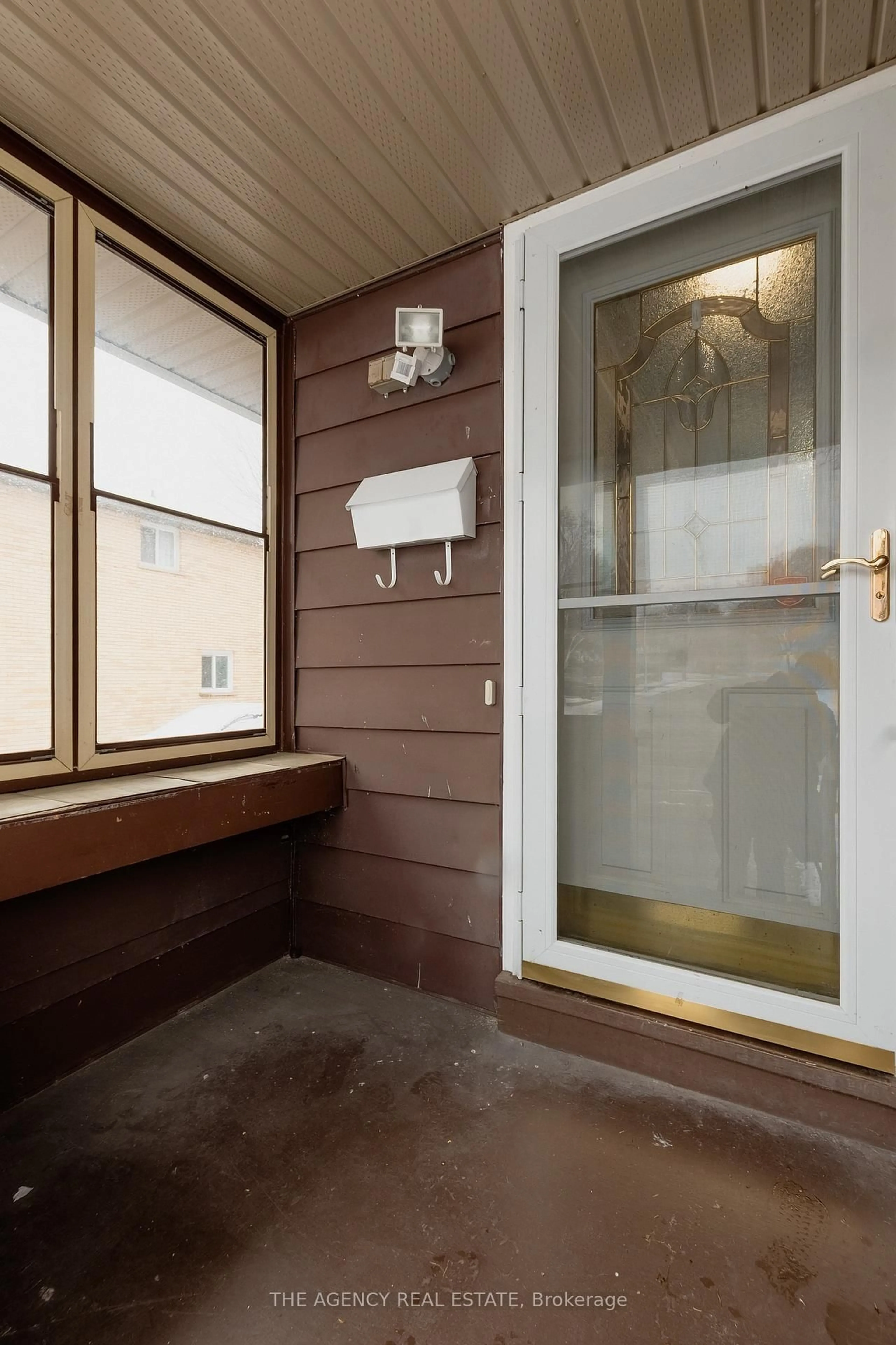 Indoor entryway for 26A Sumner Rd, London South Ontario N5Z 3Y7