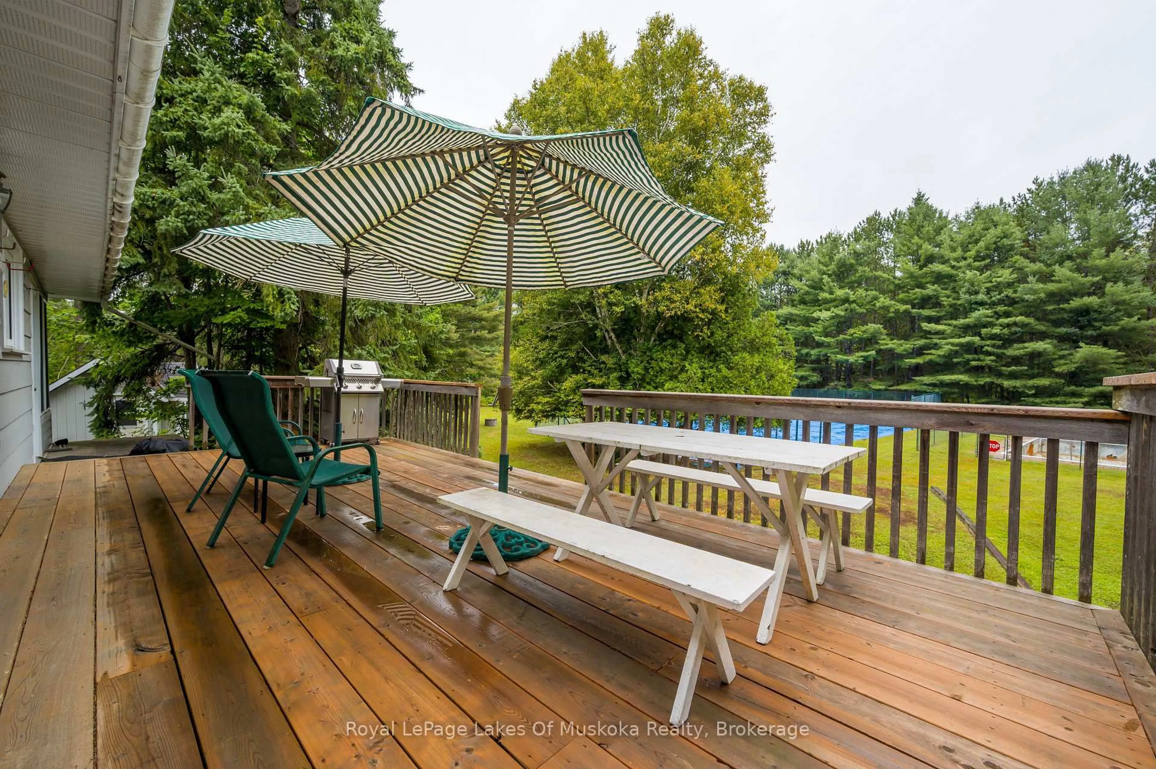 Patio, water/lake/river/ocean view for 574 Ravenscliffe Rd, Huntsville Ontario P1H 1N5