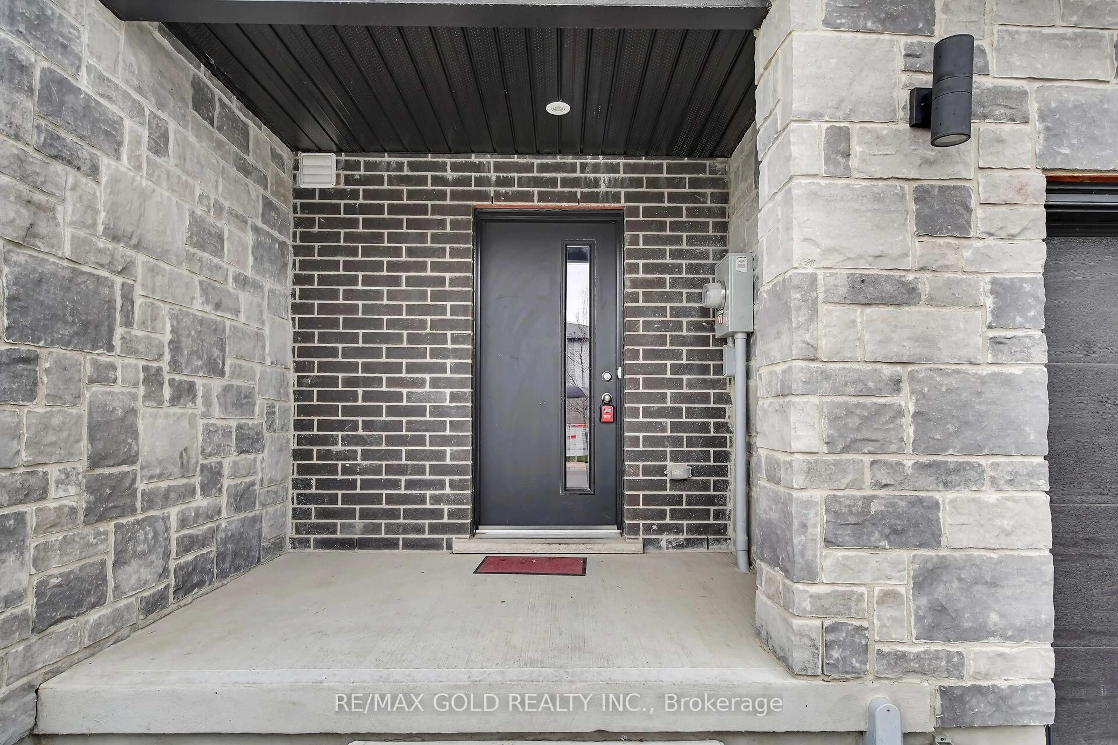 Indoor entryway for 2982 Turner Cres, London South Ontario N6M 0A1