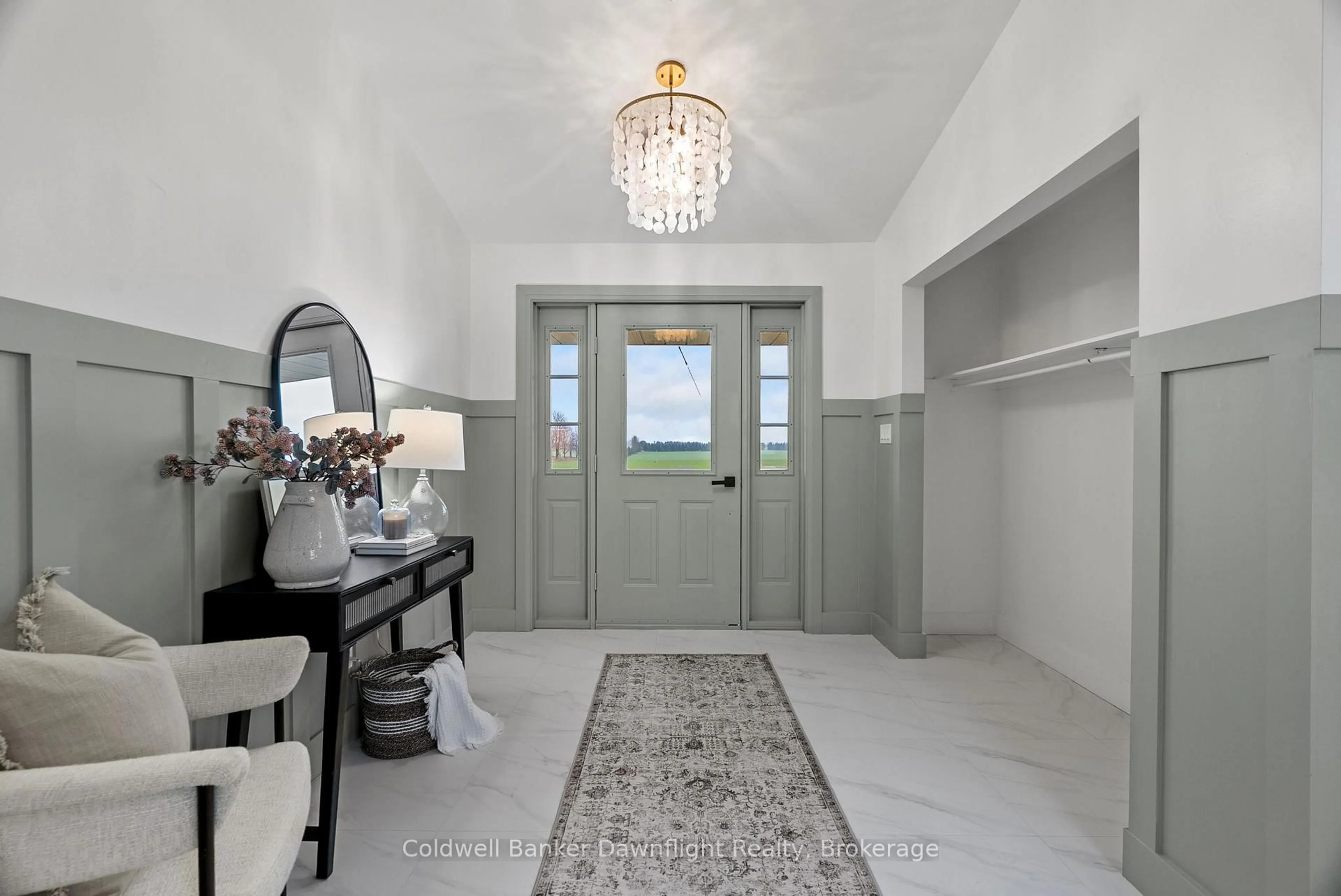 Indoor entryway for 84094 London Rd, Morris Turnberry Ontario N0M 1H0