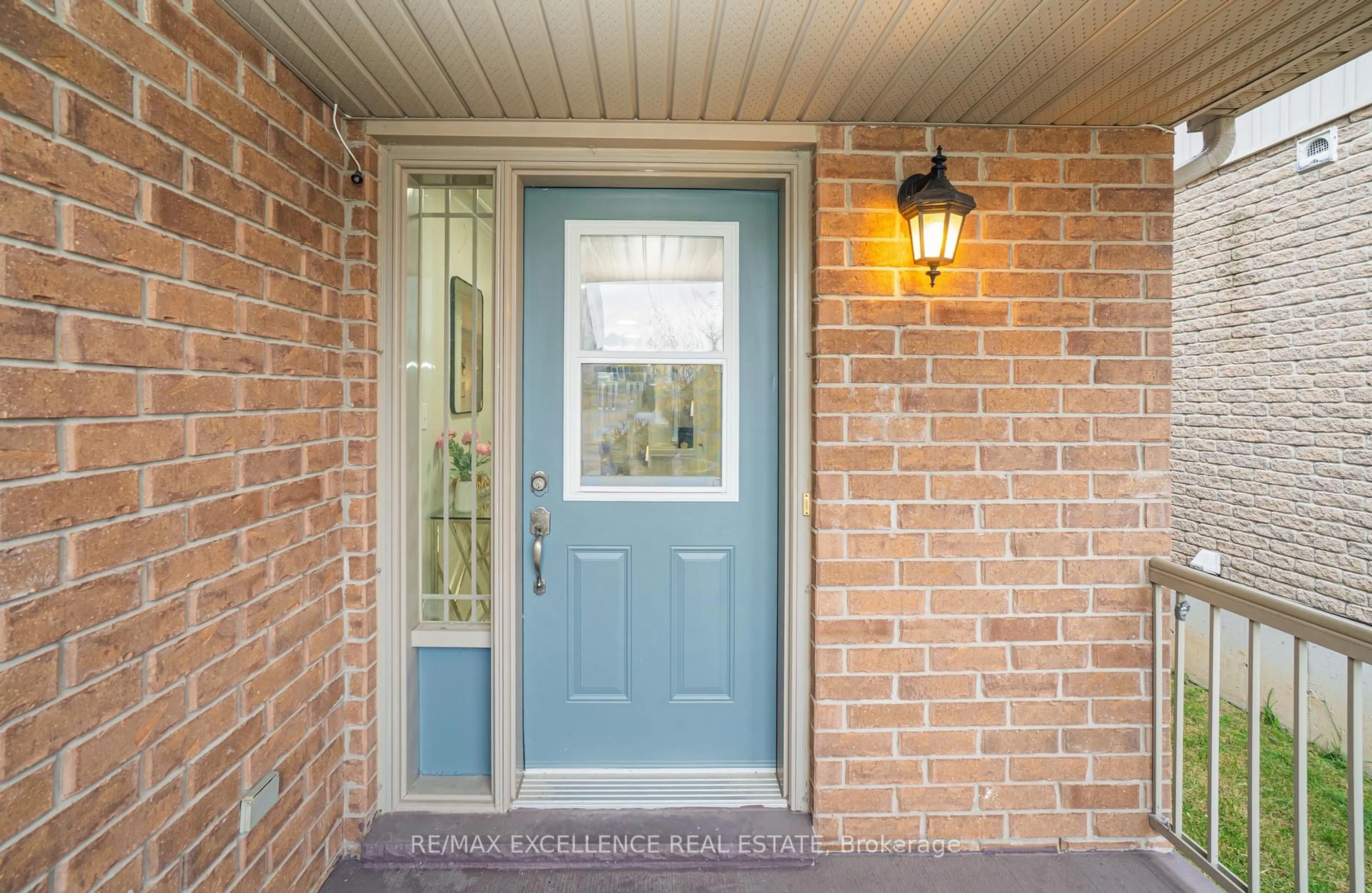 Indoor entryway for 904 Frontenac Cres, Woodstock Ontario N4V 0A8