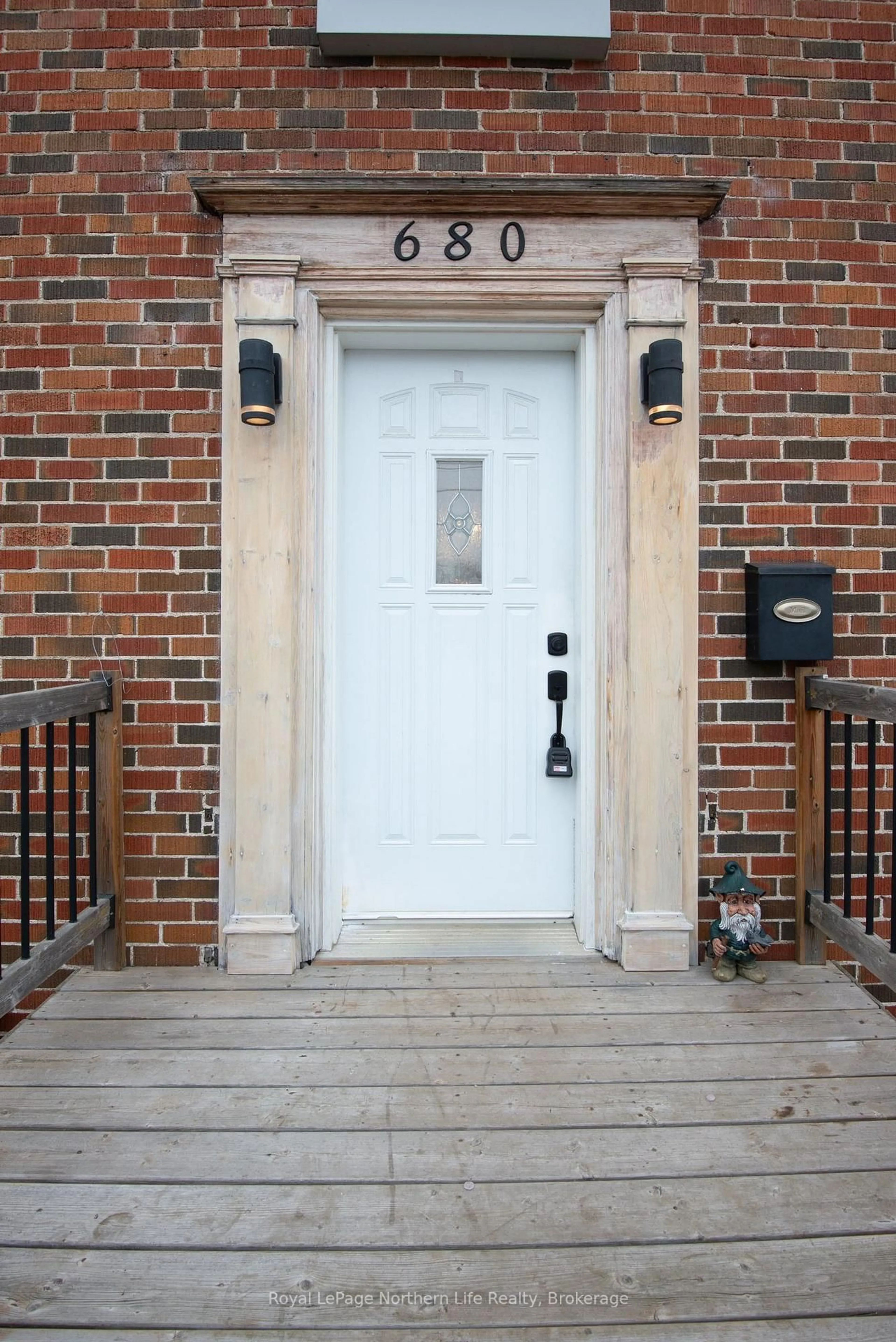 Unknown for 680 Main St, North Bay Ontario P1B 2V5