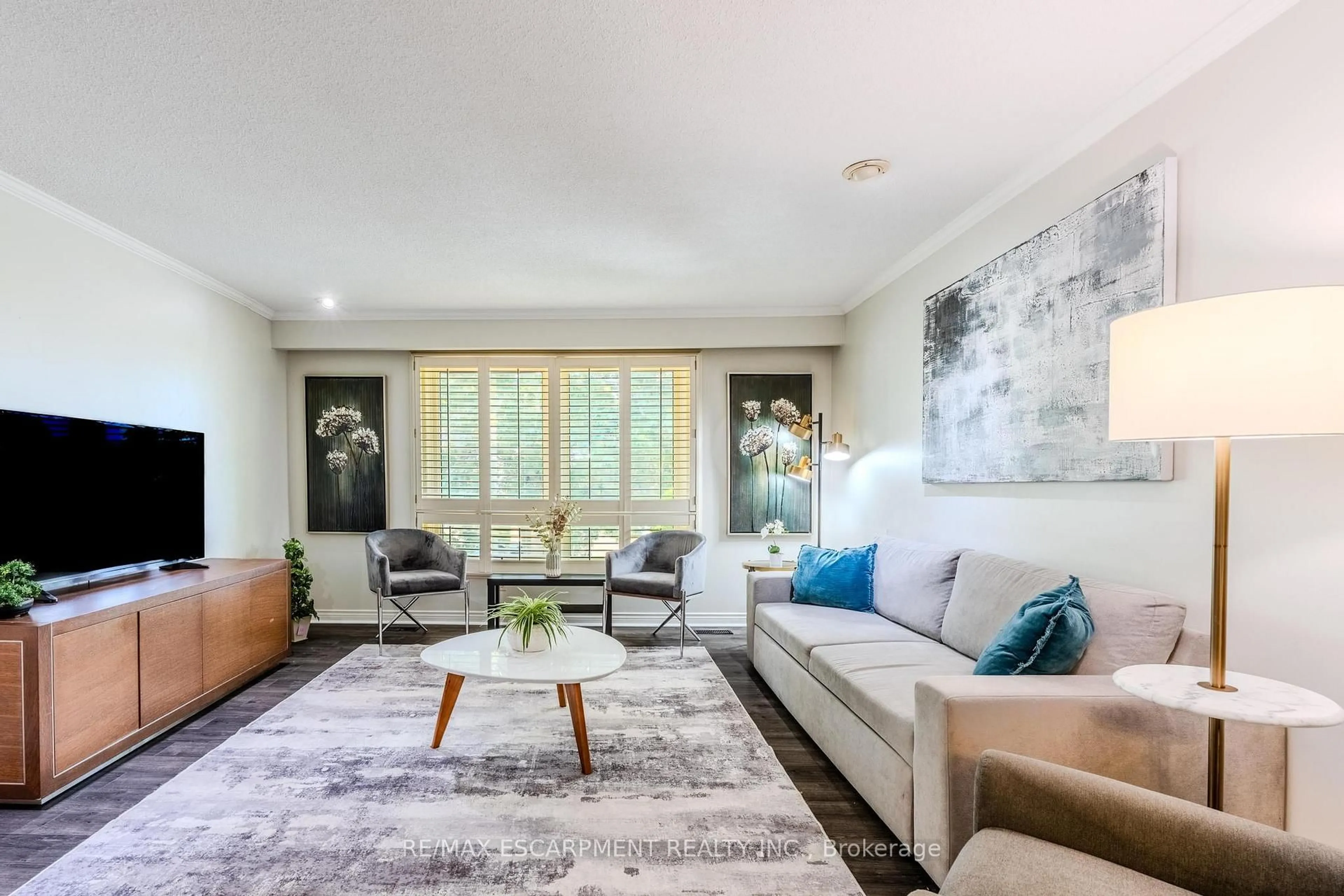 Living room with furniture, unknown for 172 Hanover Pl, Hamilton Ontario L8K 5X6