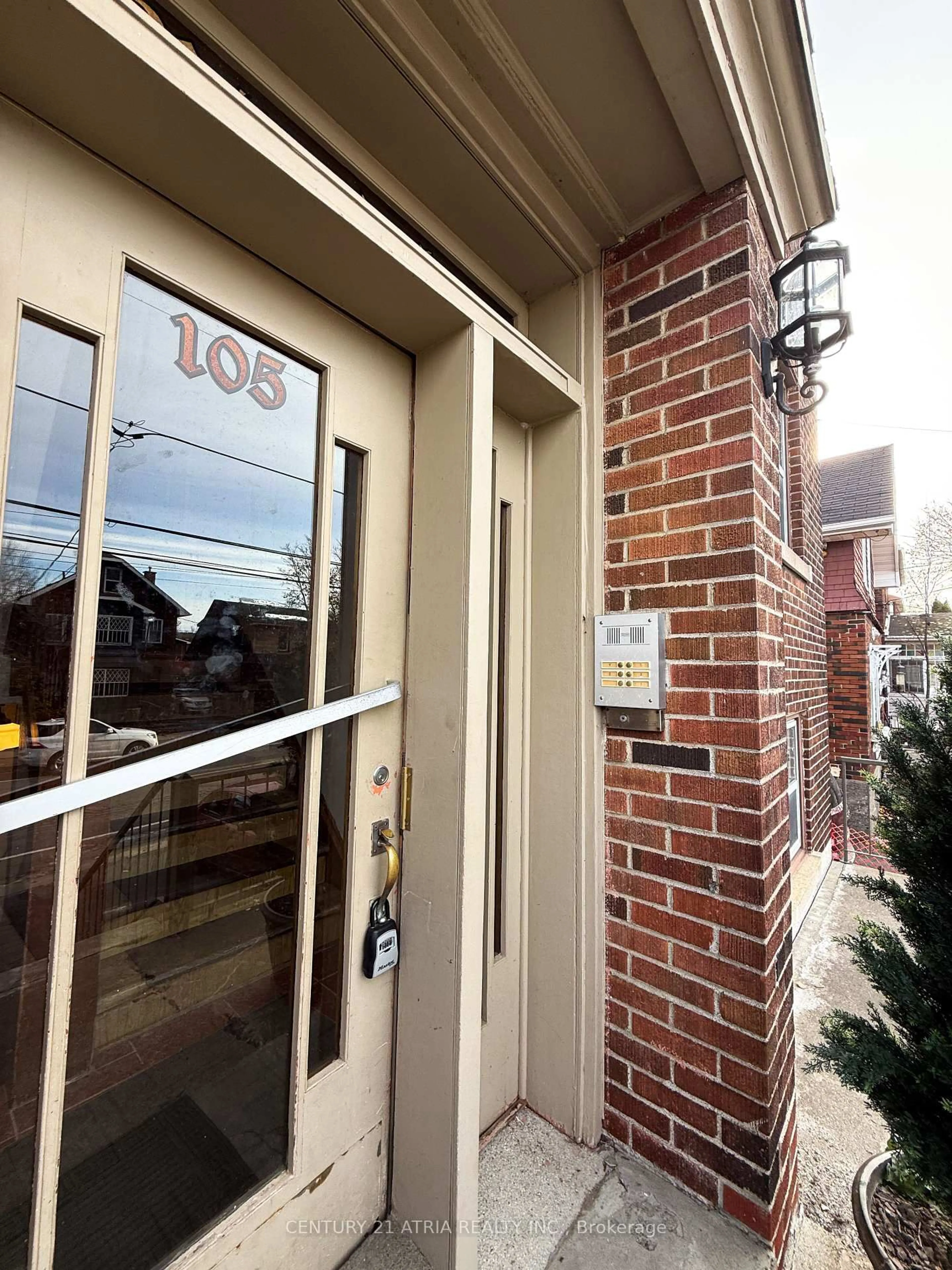 Indoor foyer for 105 Riverside Dr, Greater Sudbury Ontario P3E 1G7