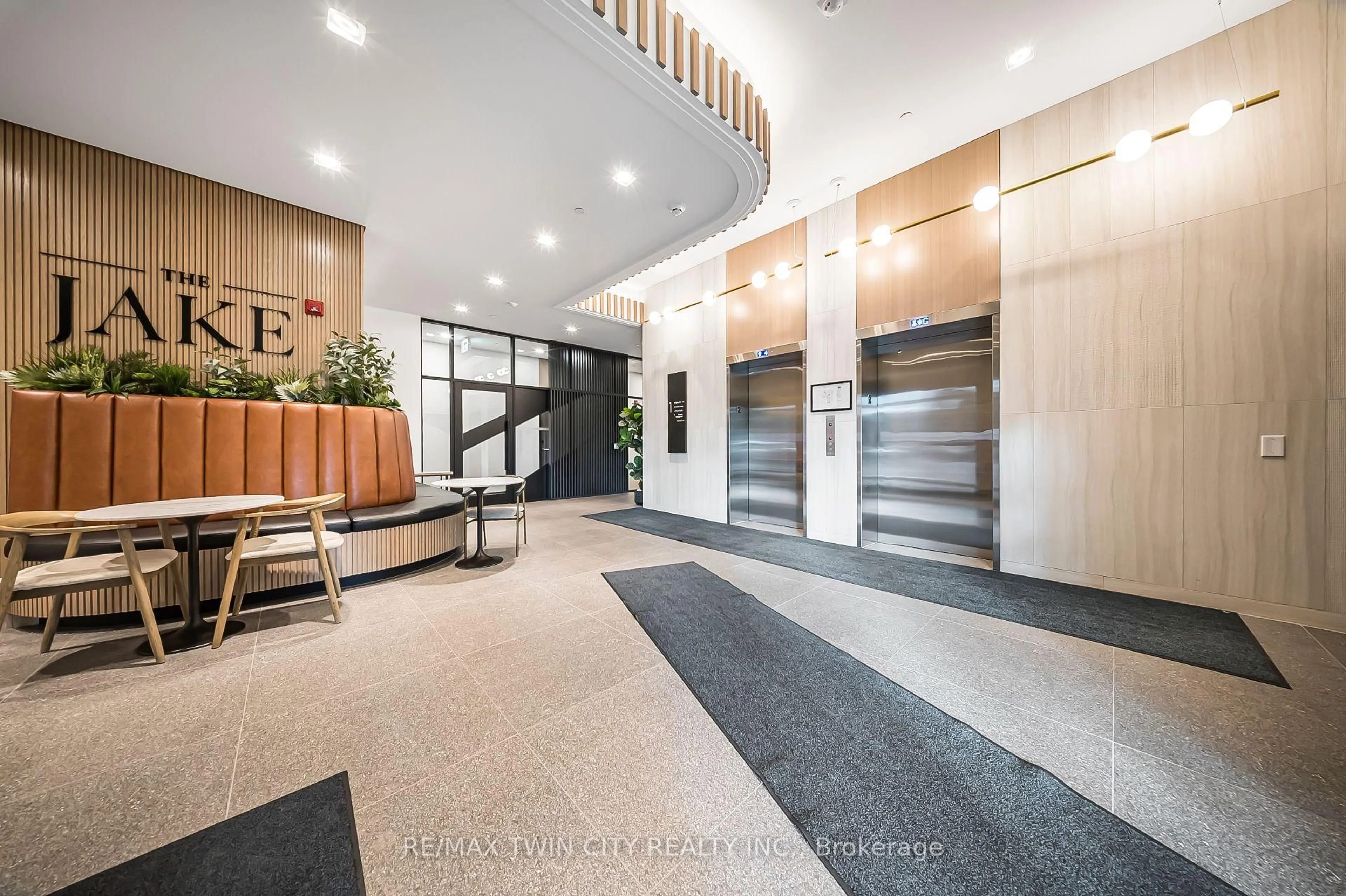 Indoor foyer for 101 Golden Eagle Rd #404, Waterloo Ontario N2V 1C3