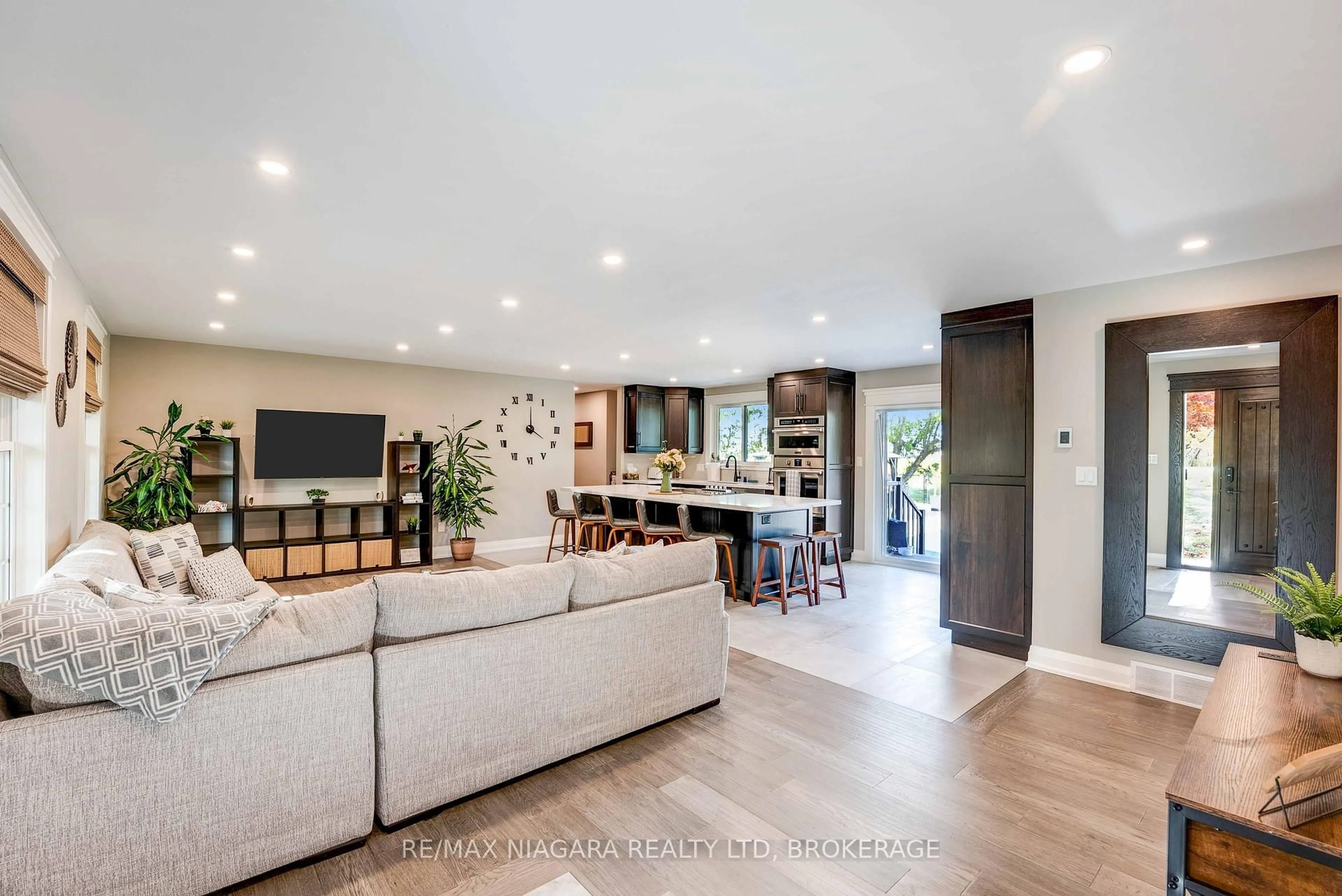 Unknown for 1096 E & West Line, Niagara-on-the-Lake Ontario L0S 1J0