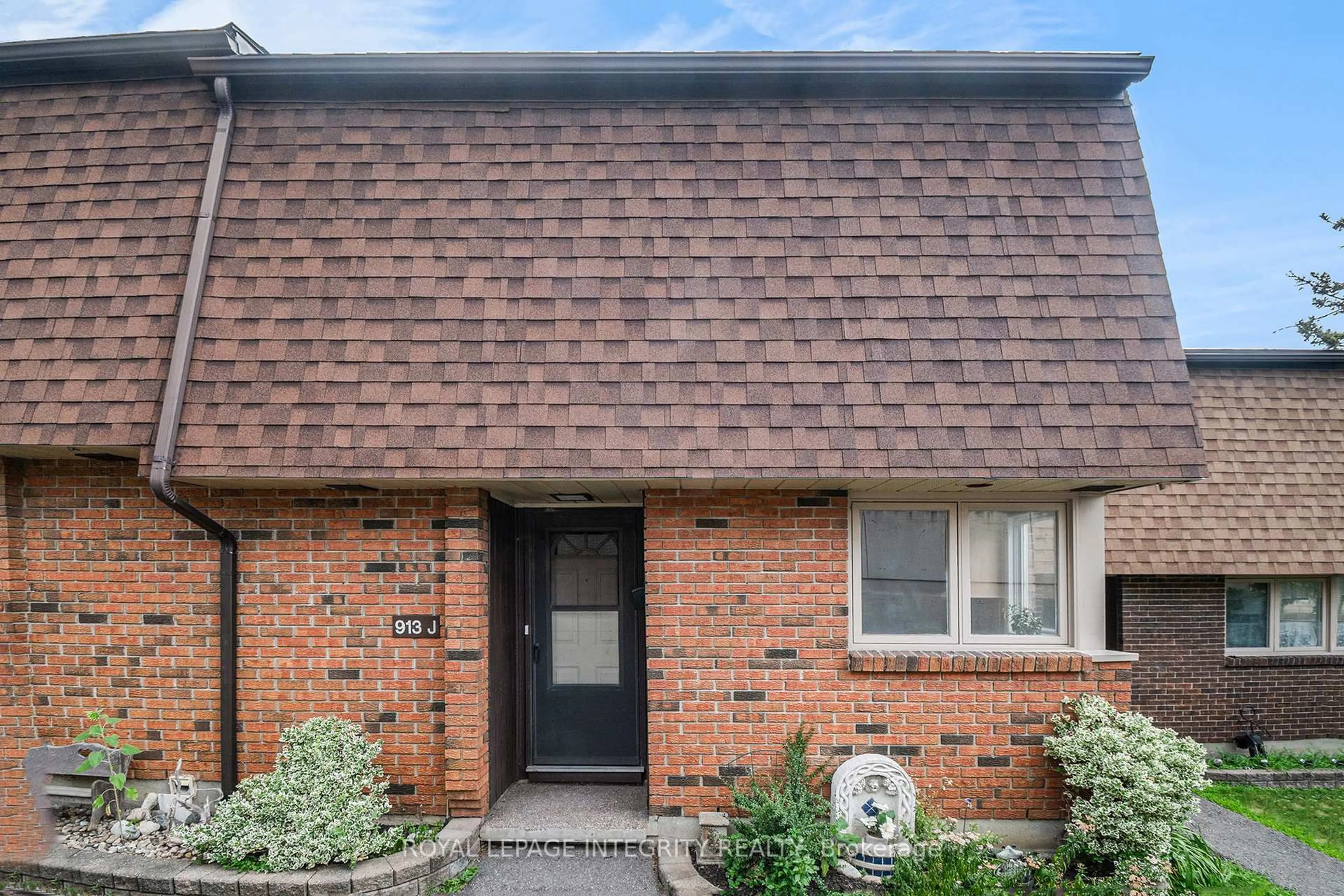 Home with brick exterior material, street for 913J Elmsmere Rd, Ottawa Ontario K1J 8G4